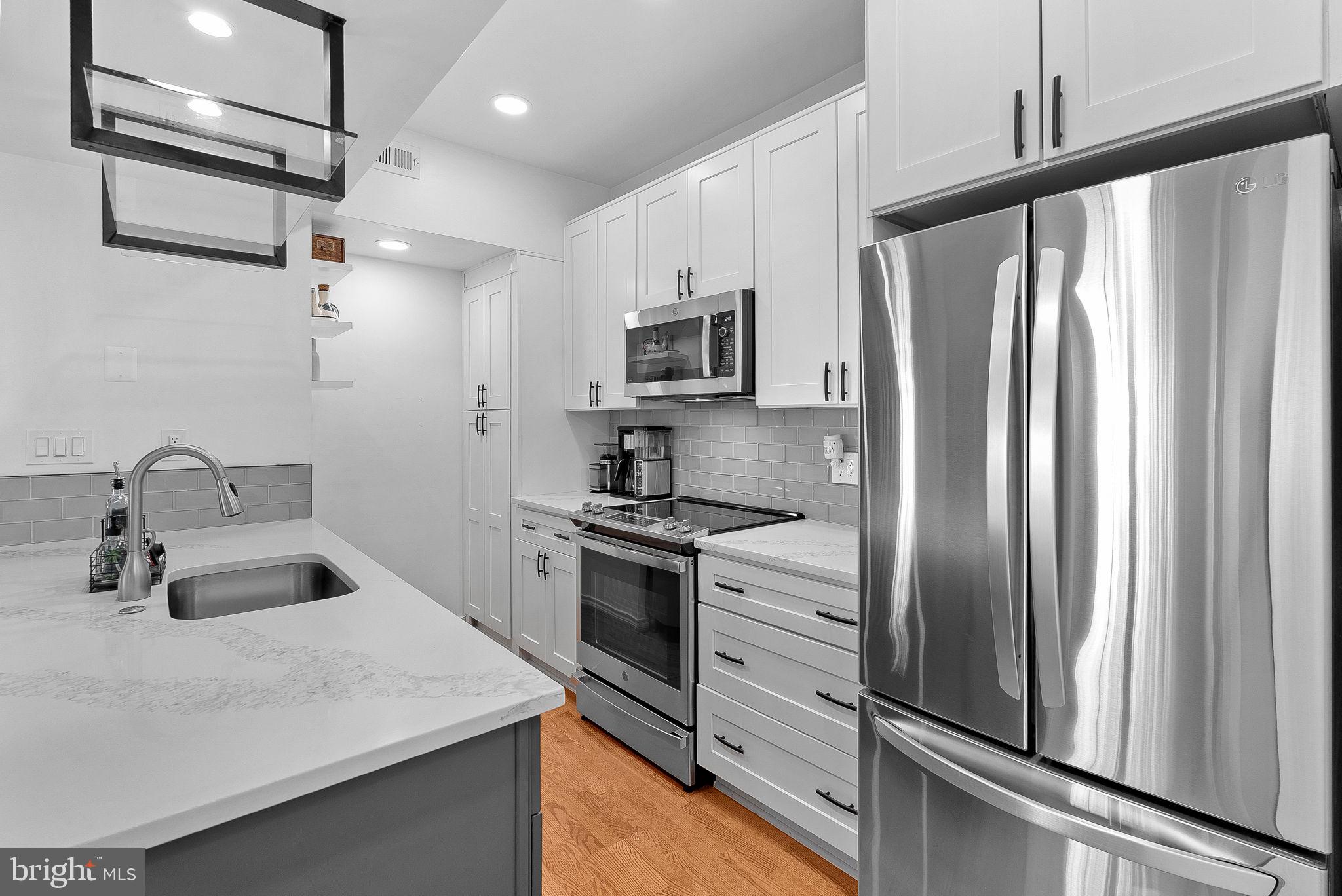 3916 PENDERVIEW DRIVE 428