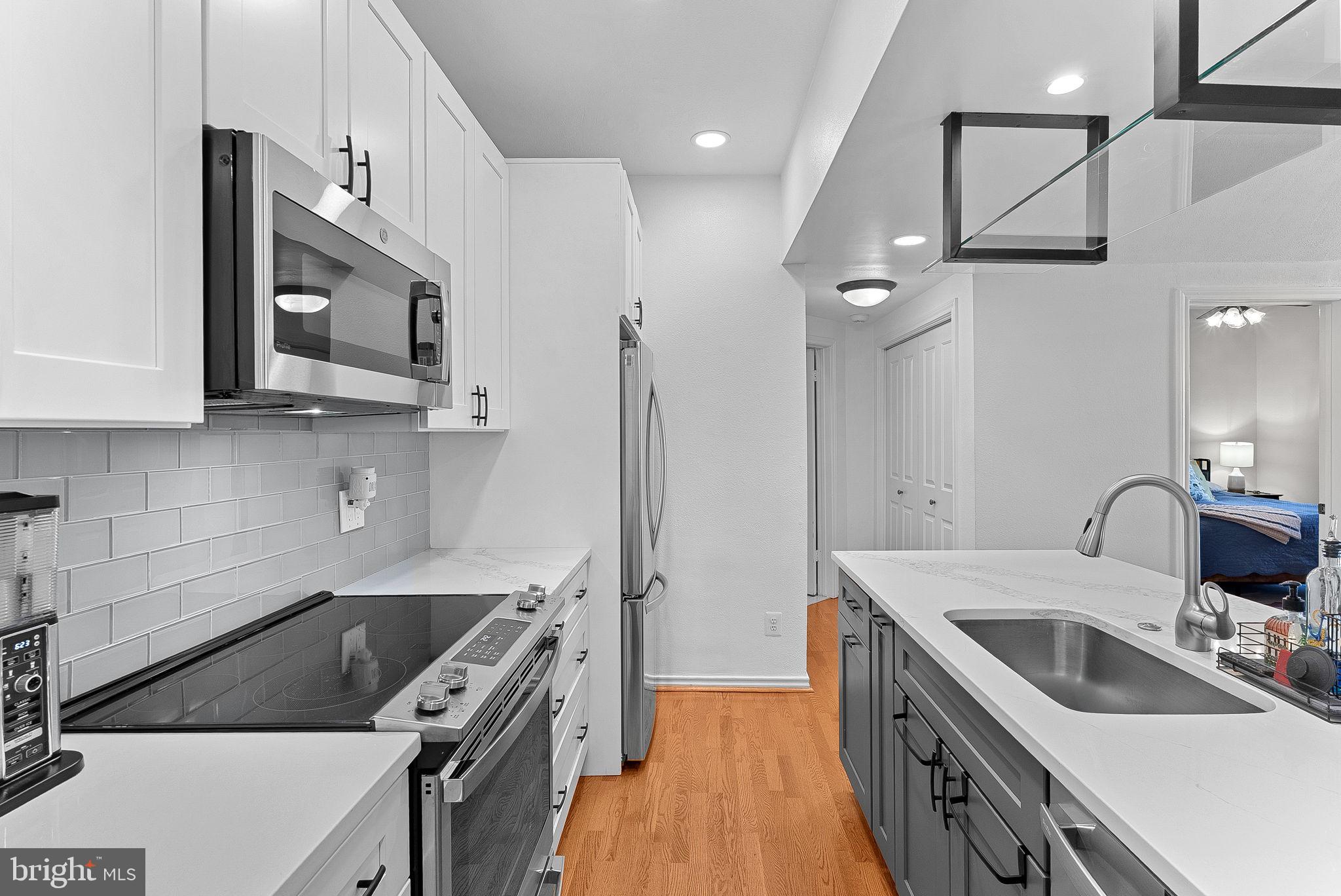 3916 PENDERVIEW DRIVE 428