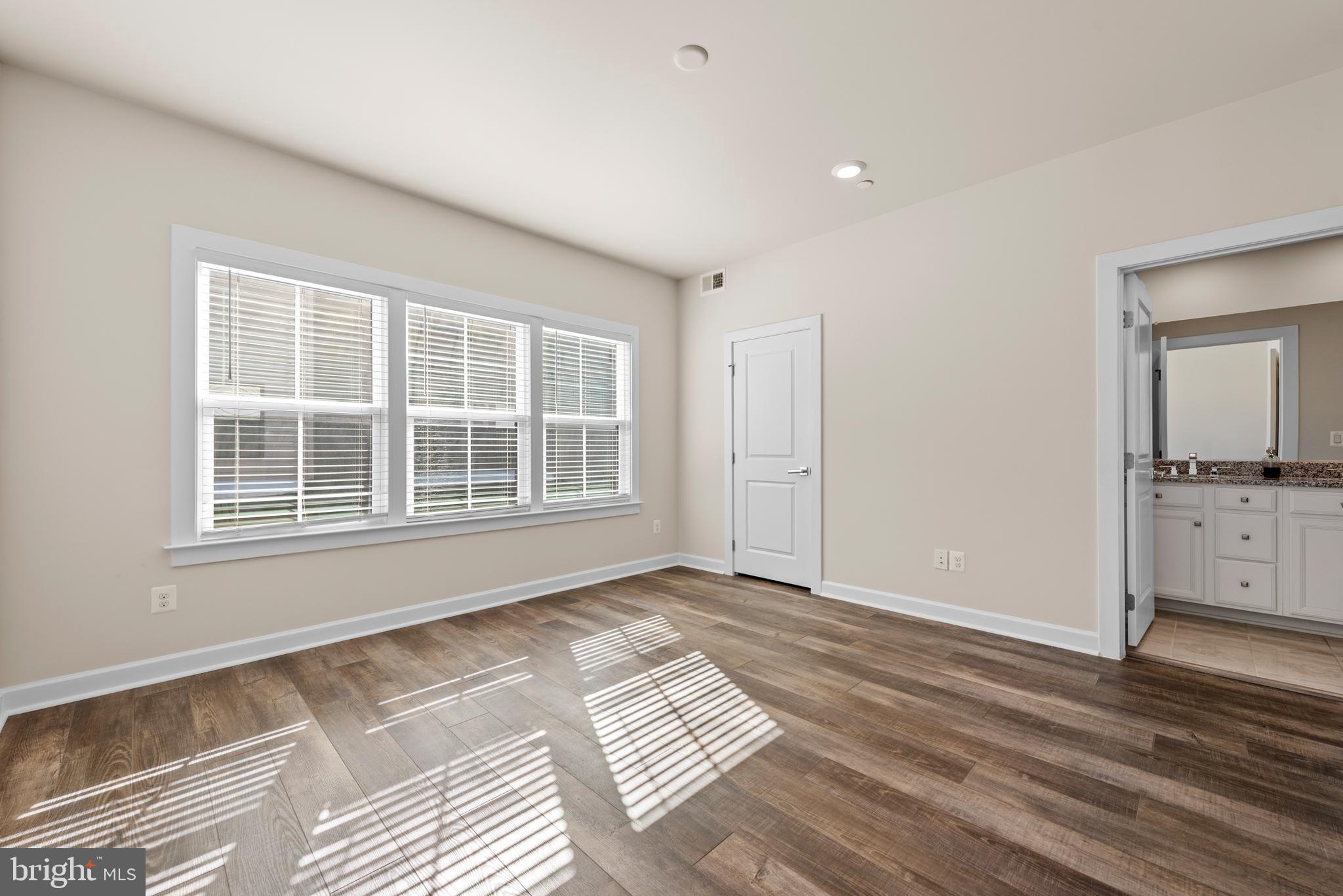 13039 HATTONTOWN SQUARE