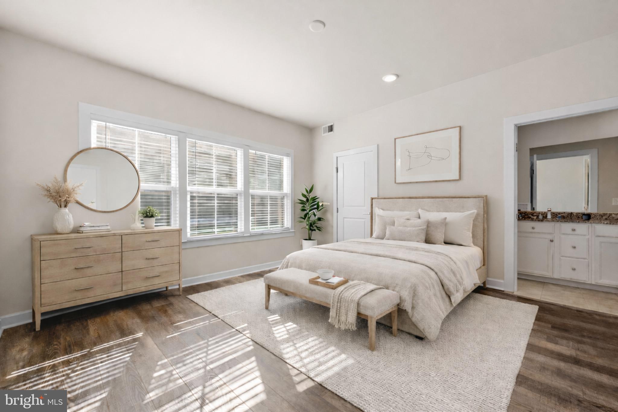 13039 HATTONTOWN SQUARE