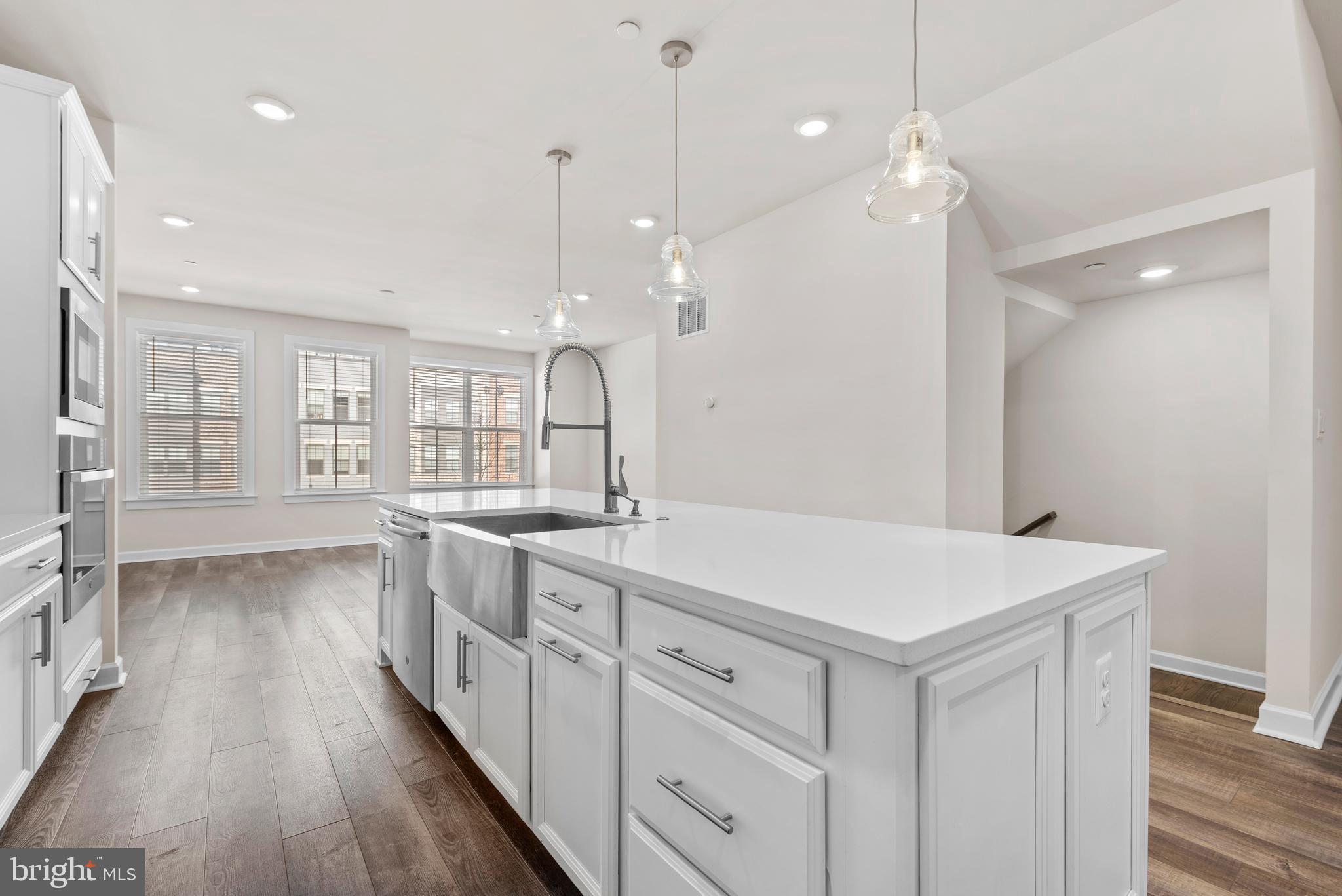 13039 HATTONTOWN SQUARE