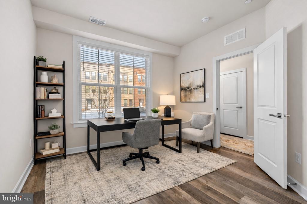 13039 HATTONTOWN SQUARE