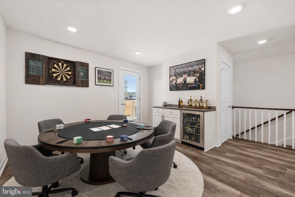 13039 HATTONTOWN SQUARE