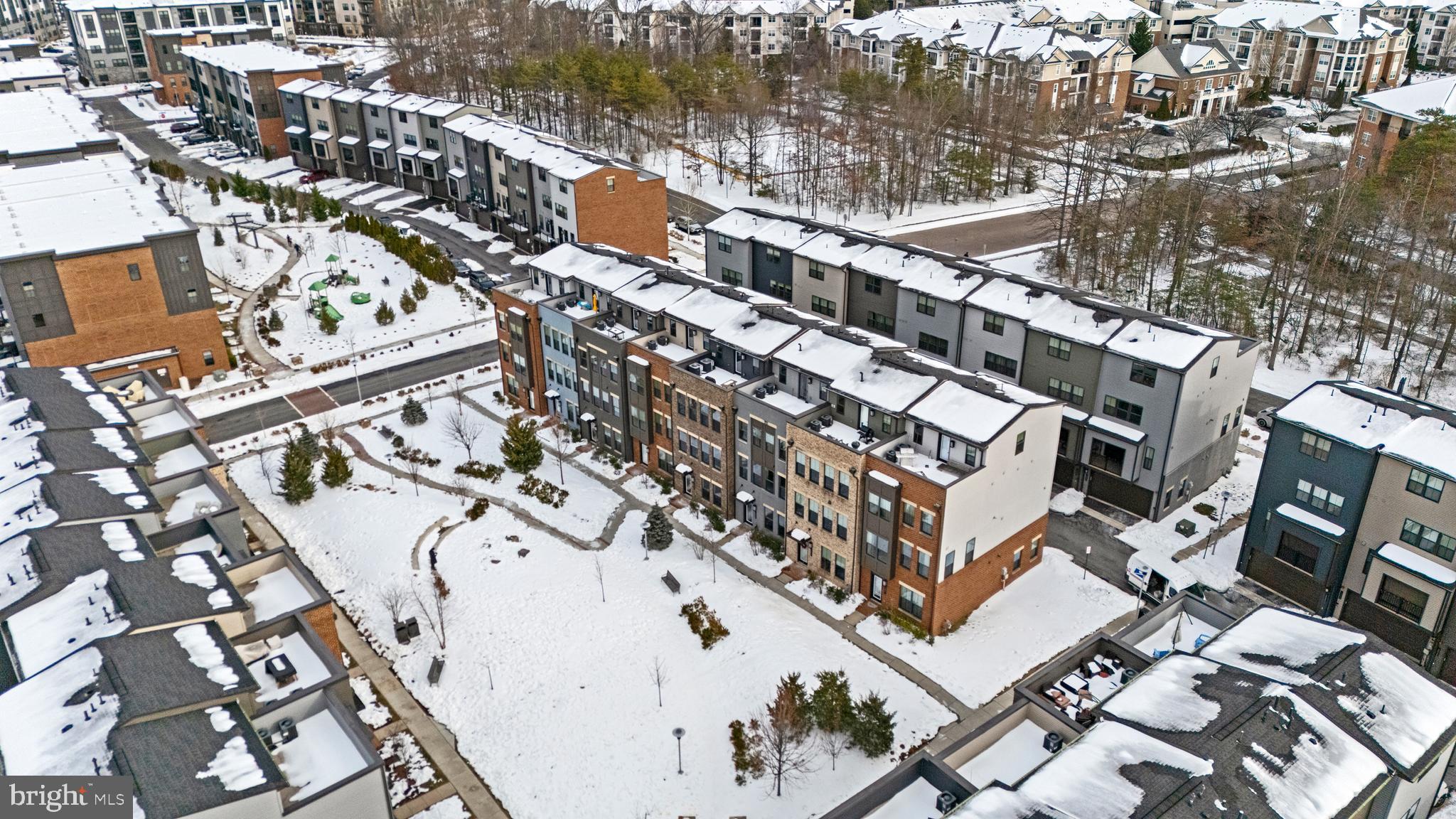 13039 HATTONTOWN SQUARE