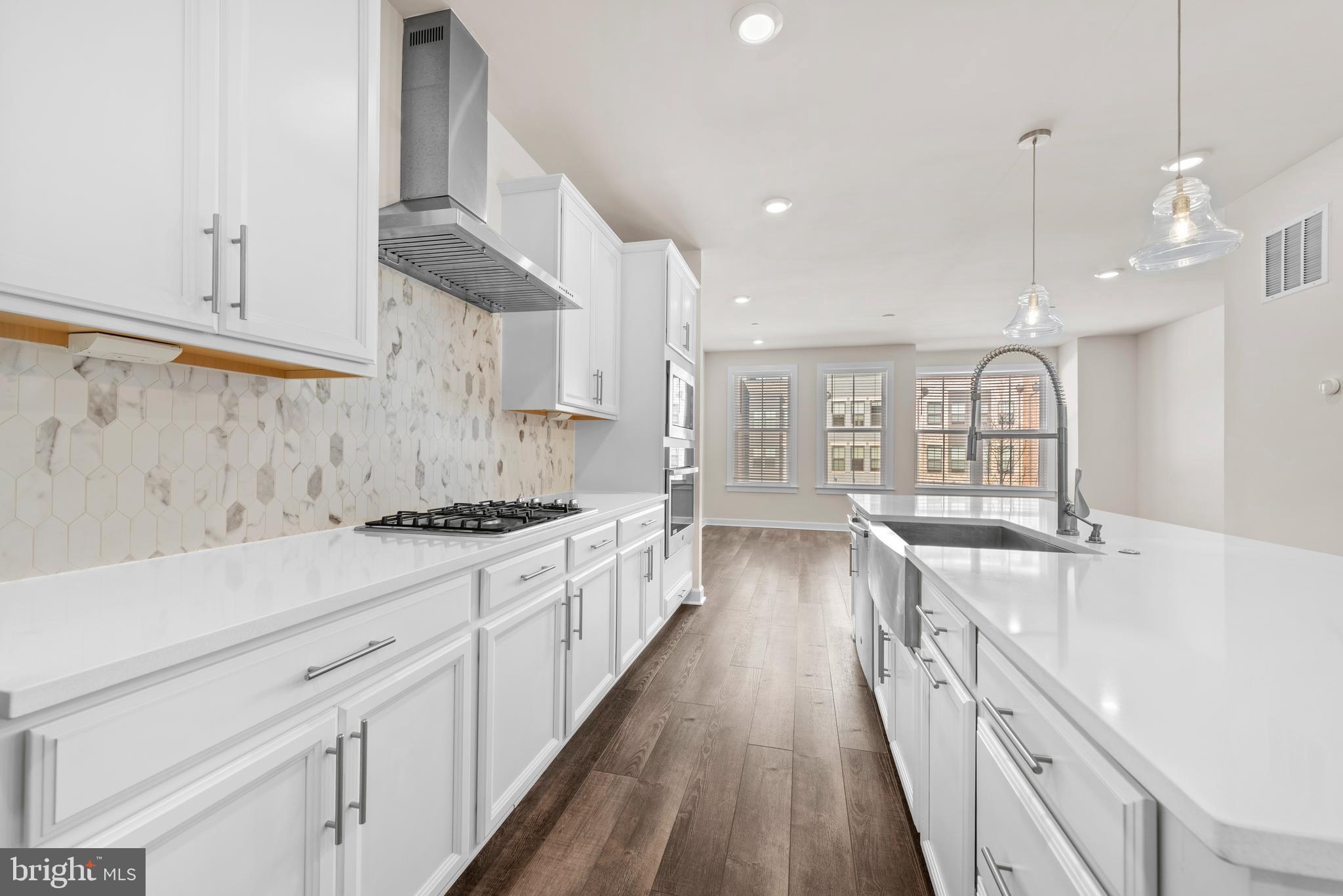 13039 HATTONTOWN SQUARE