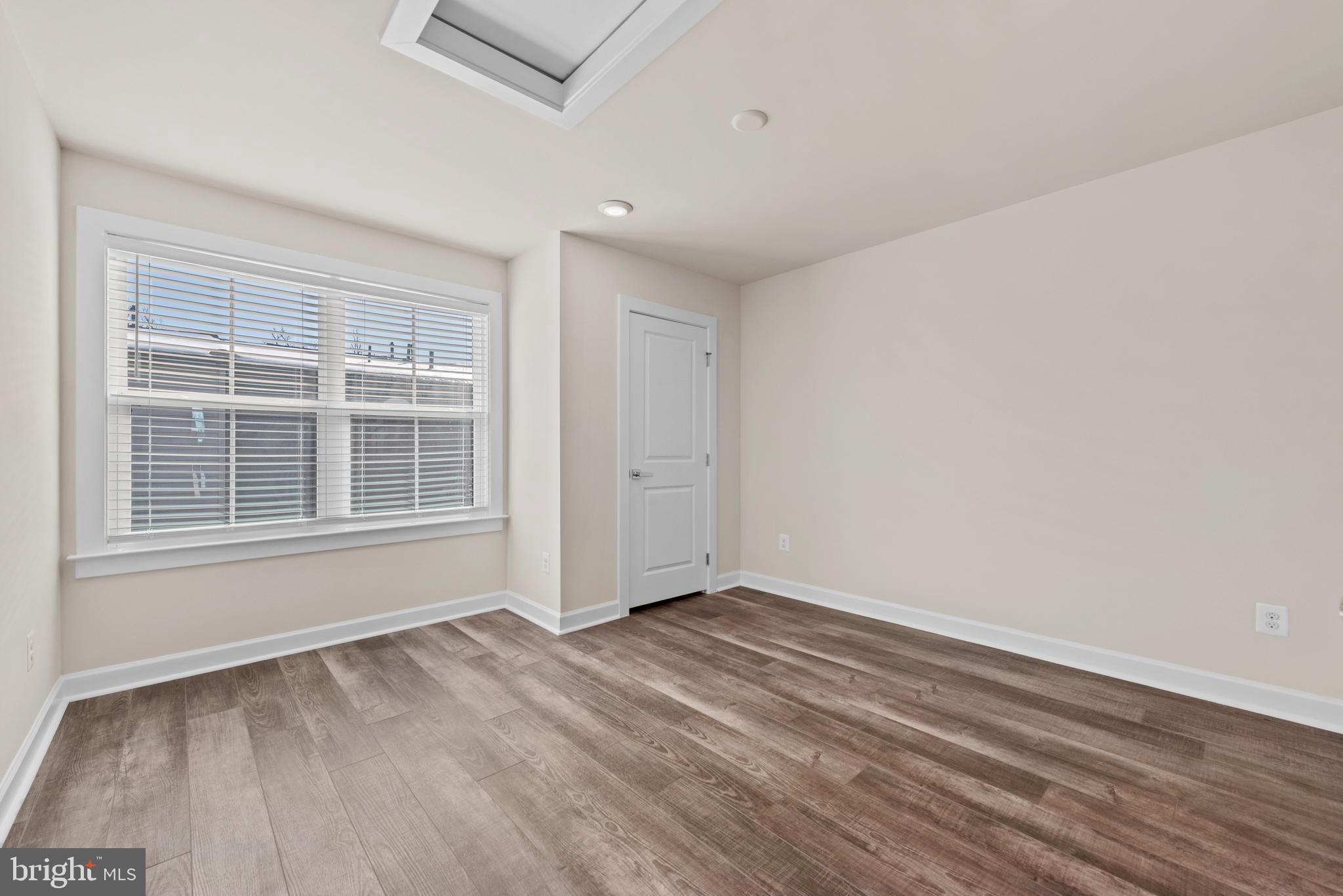 13039 HATTONTOWN SQUARE