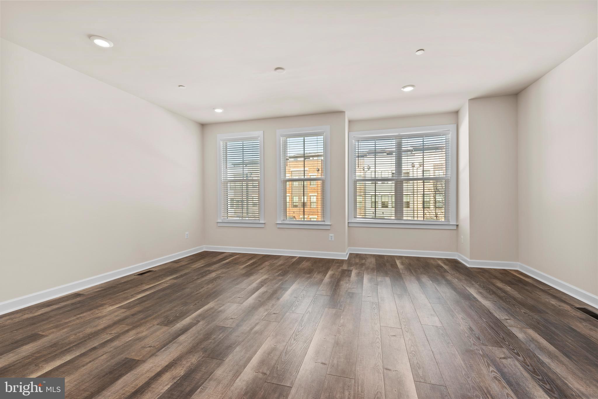 13039 HATTONTOWN SQUARE