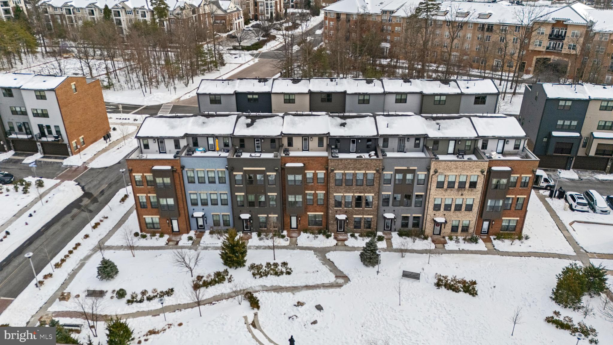 13039 HATTONTOWN SQUARE