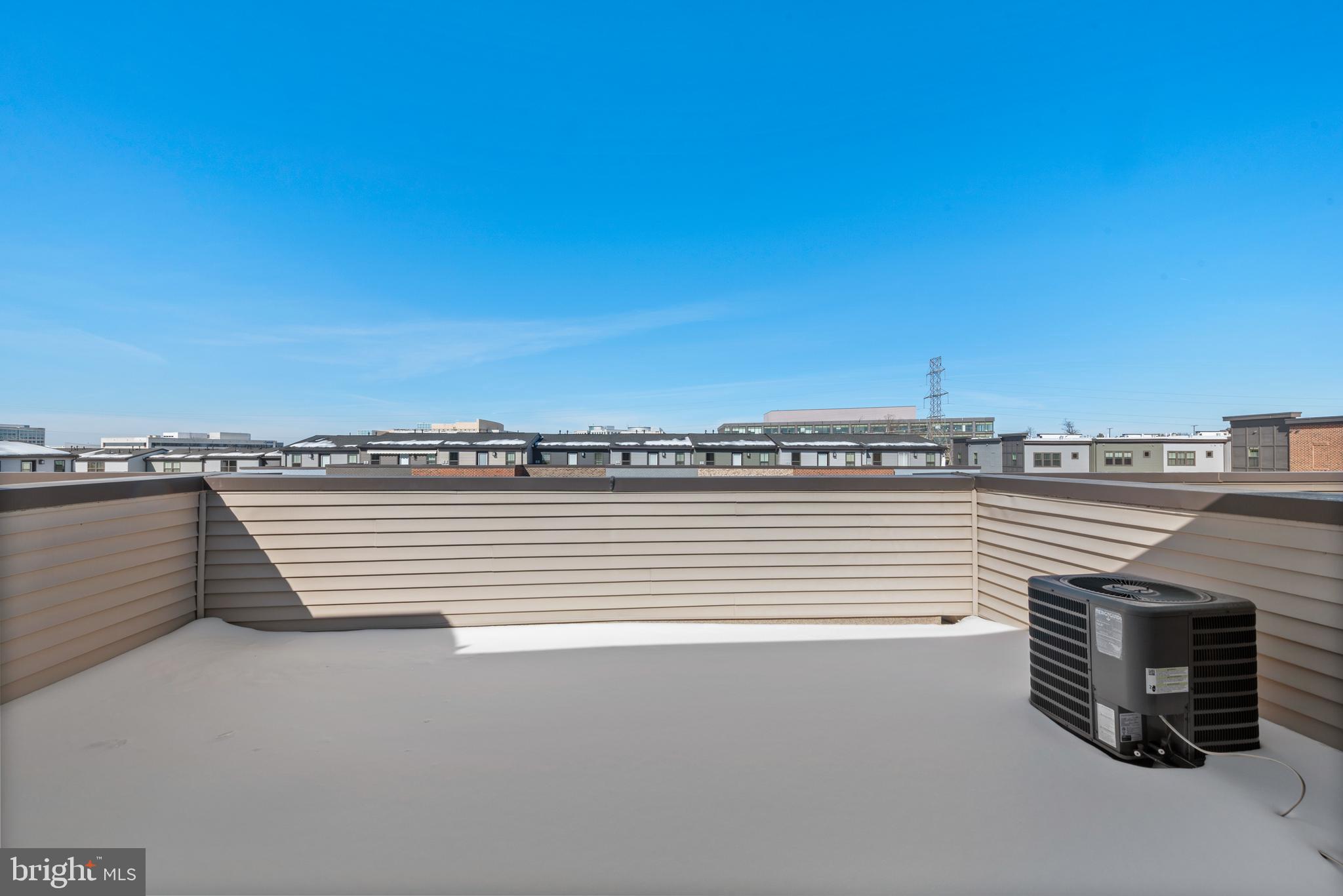 13039 HATTONTOWN SQUARE