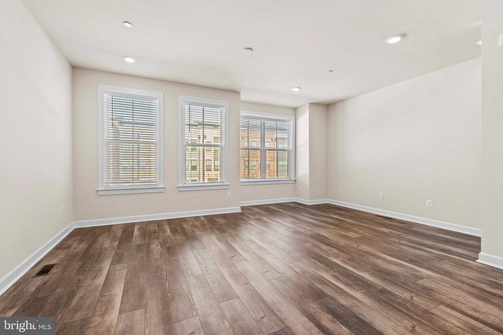 13039 HATTONTOWN SQUARE