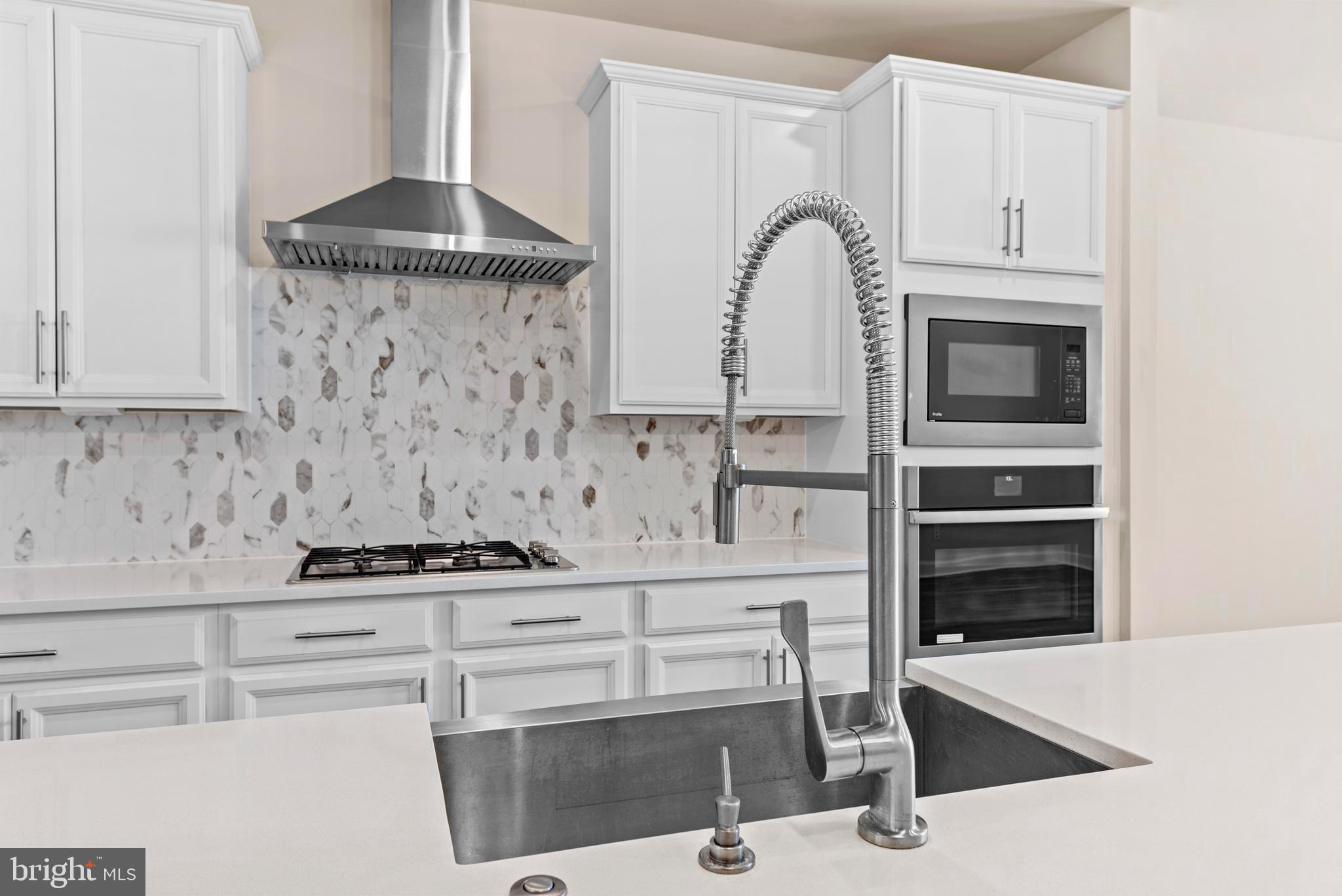 13039 HATTONTOWN SQUARE