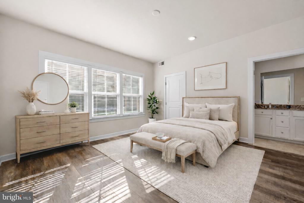 13039 HATTONTOWN SQUARE