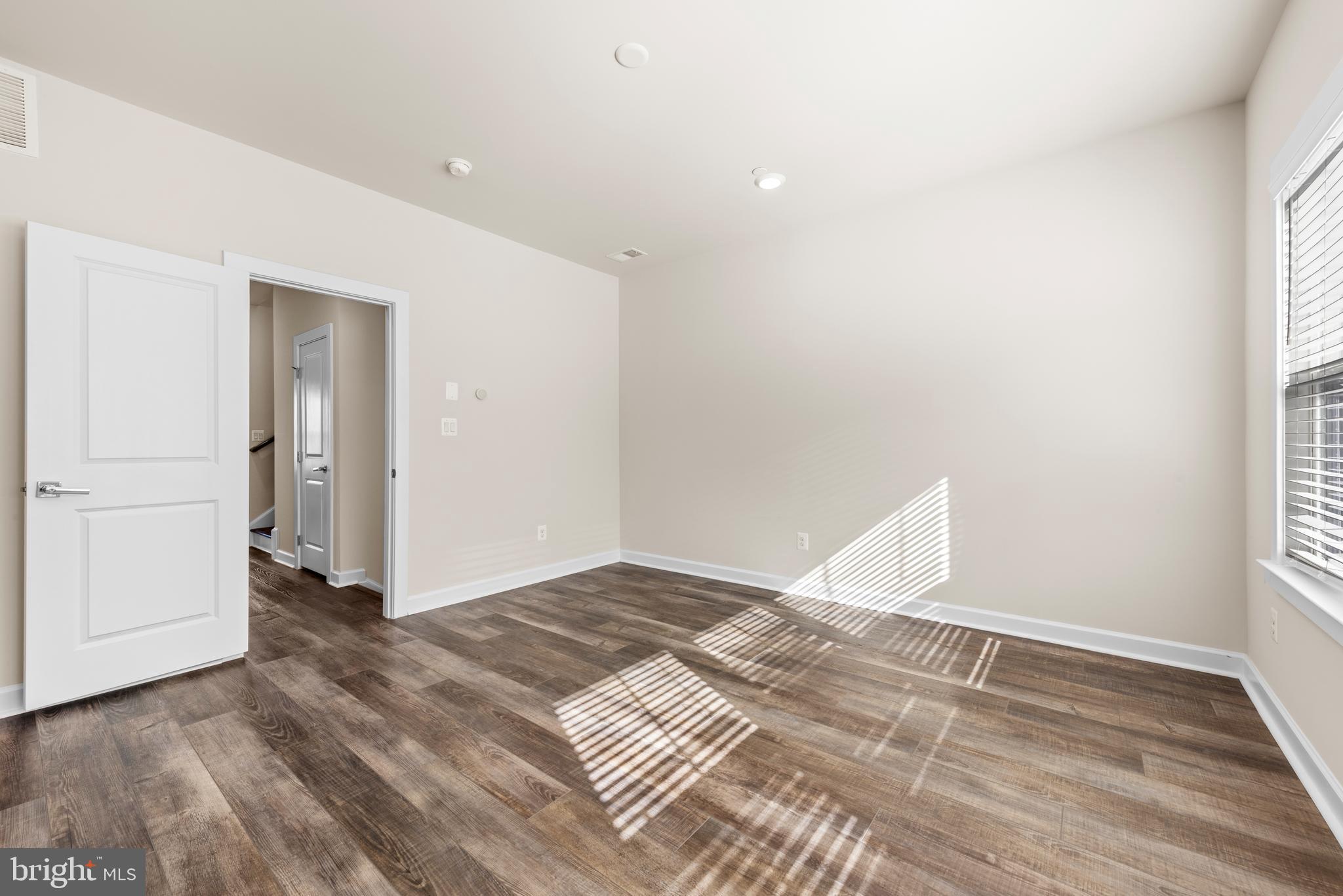 13039 HATTONTOWN SQUARE