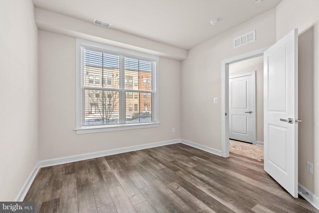 13039 HATTONTOWN SQUARE