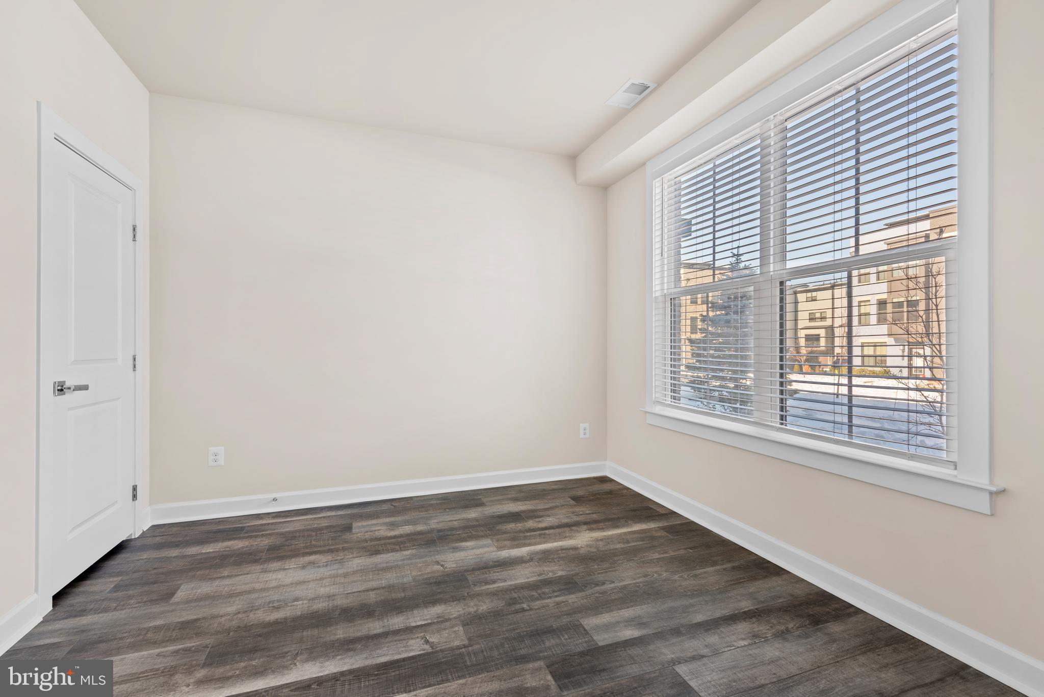 13039 HATTONTOWN SQUARE