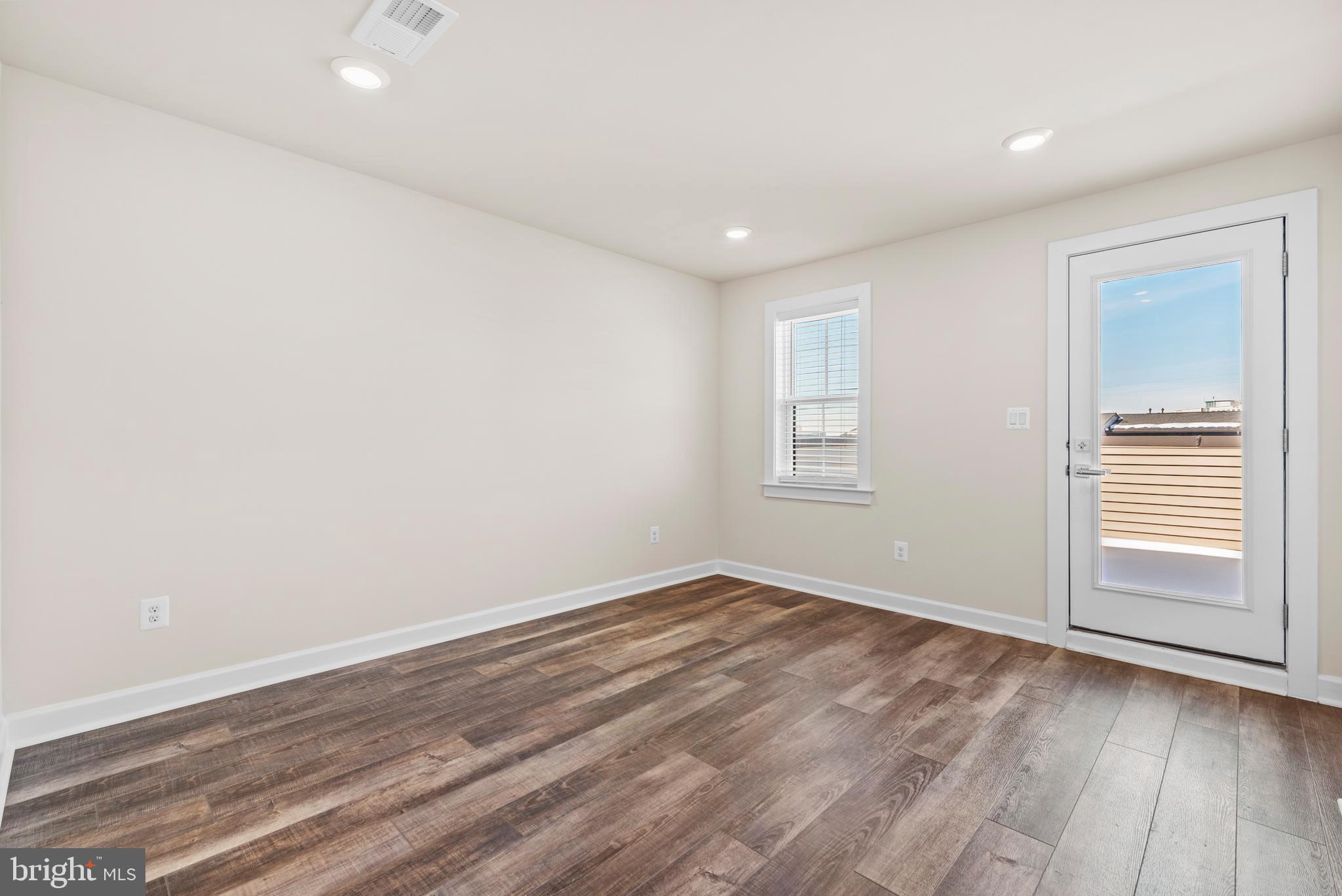 13039 HATTONTOWN SQUARE