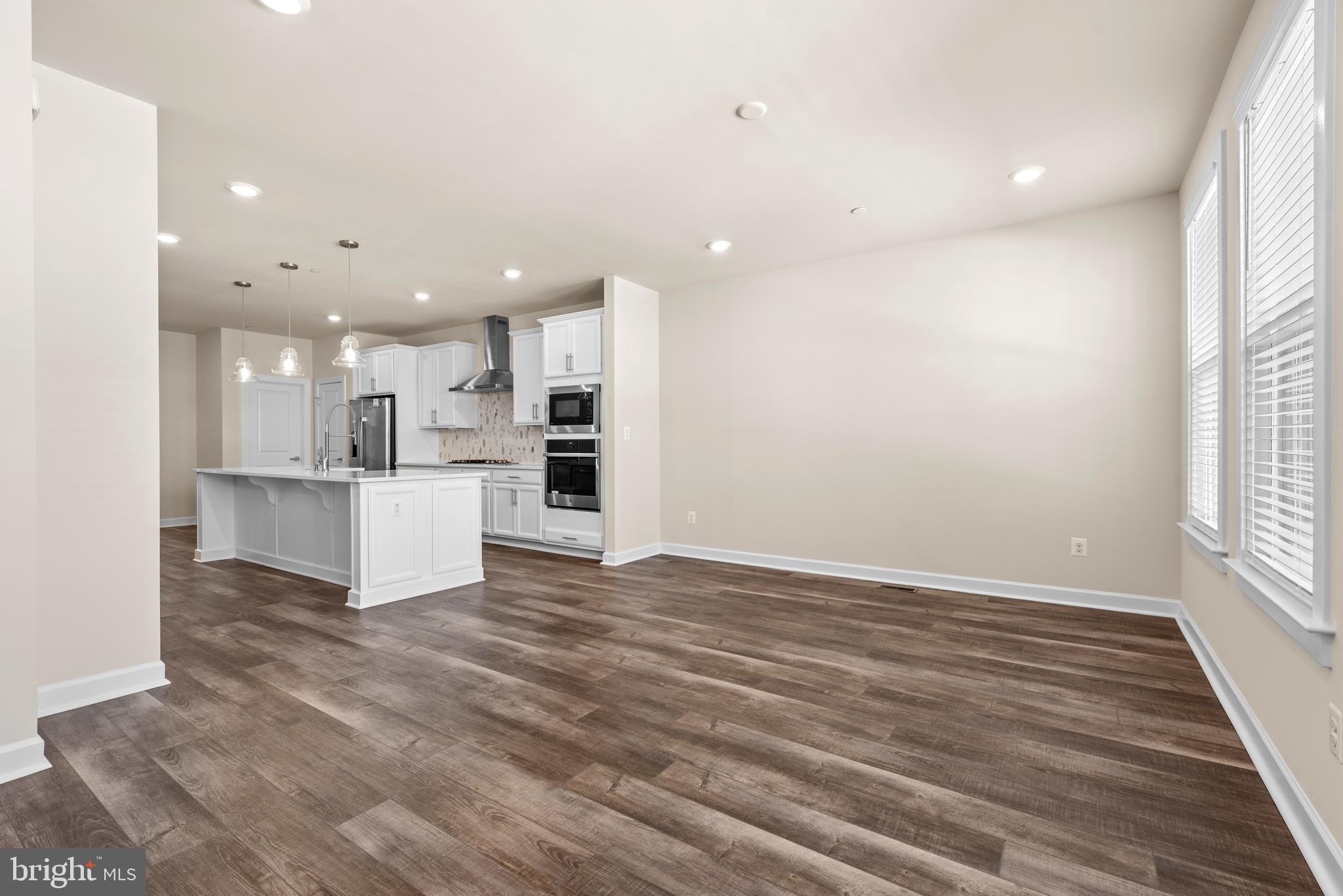 13039 HATTONTOWN SQUARE