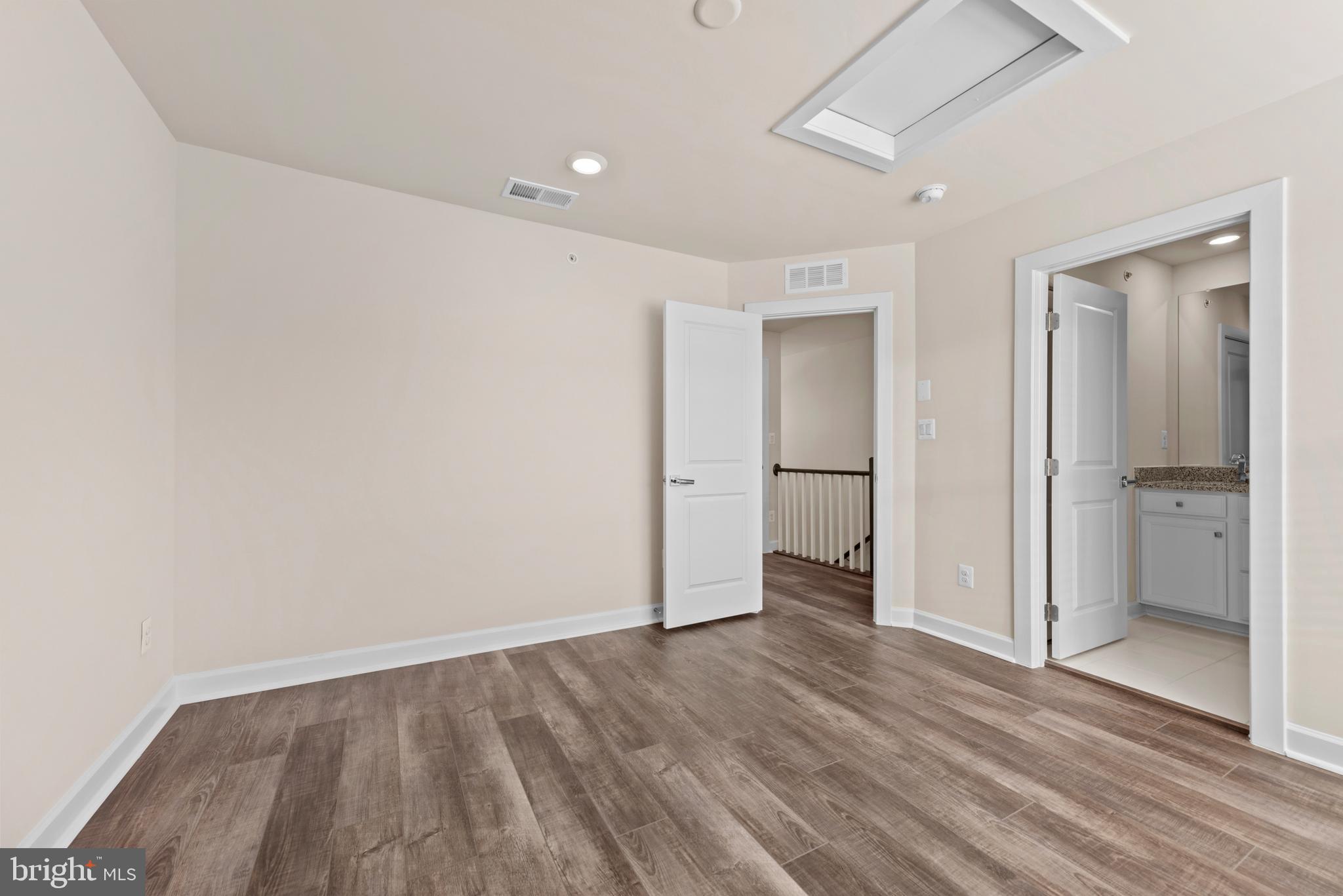 13039 HATTONTOWN SQUARE