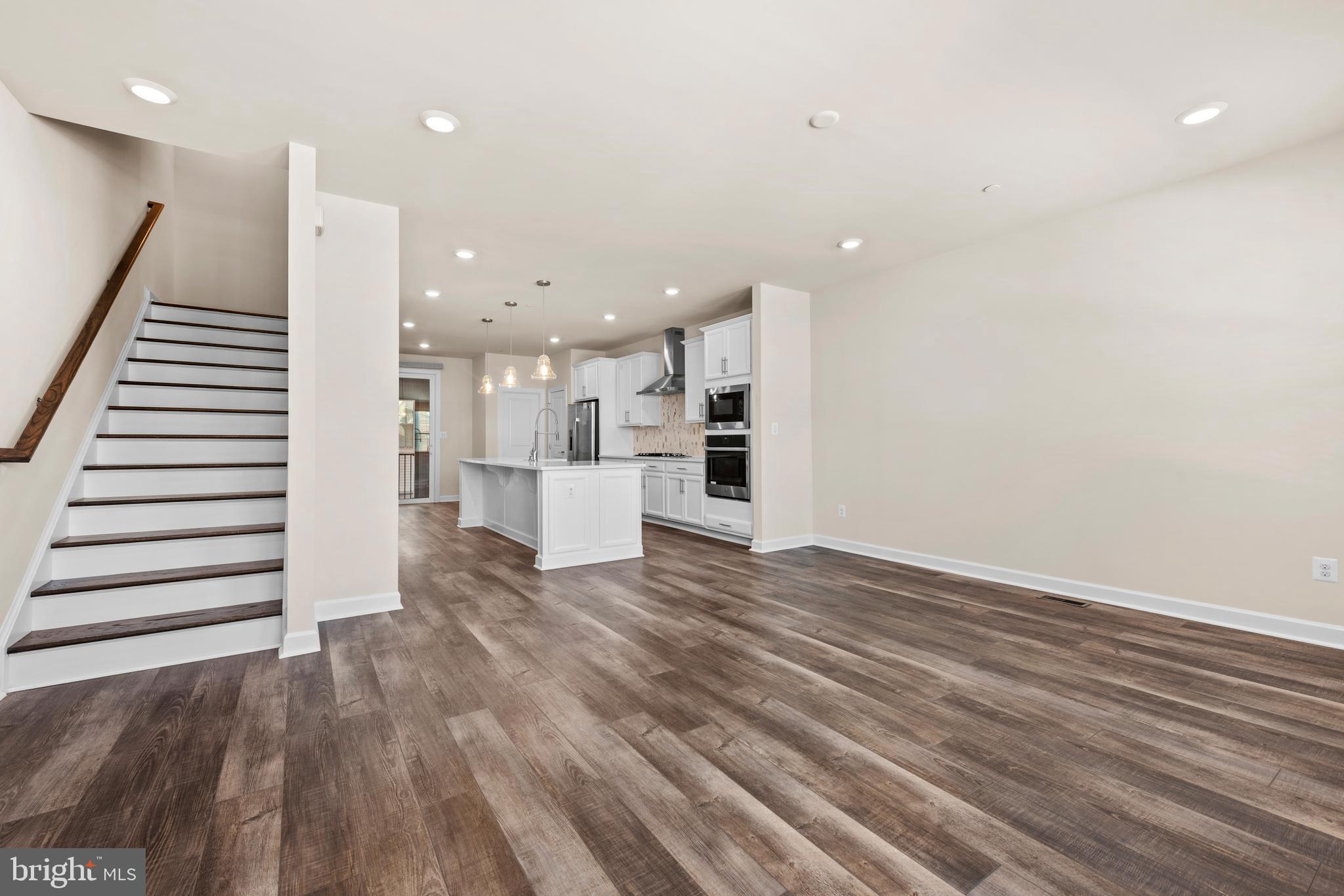 13039 HATTONTOWN SQUARE