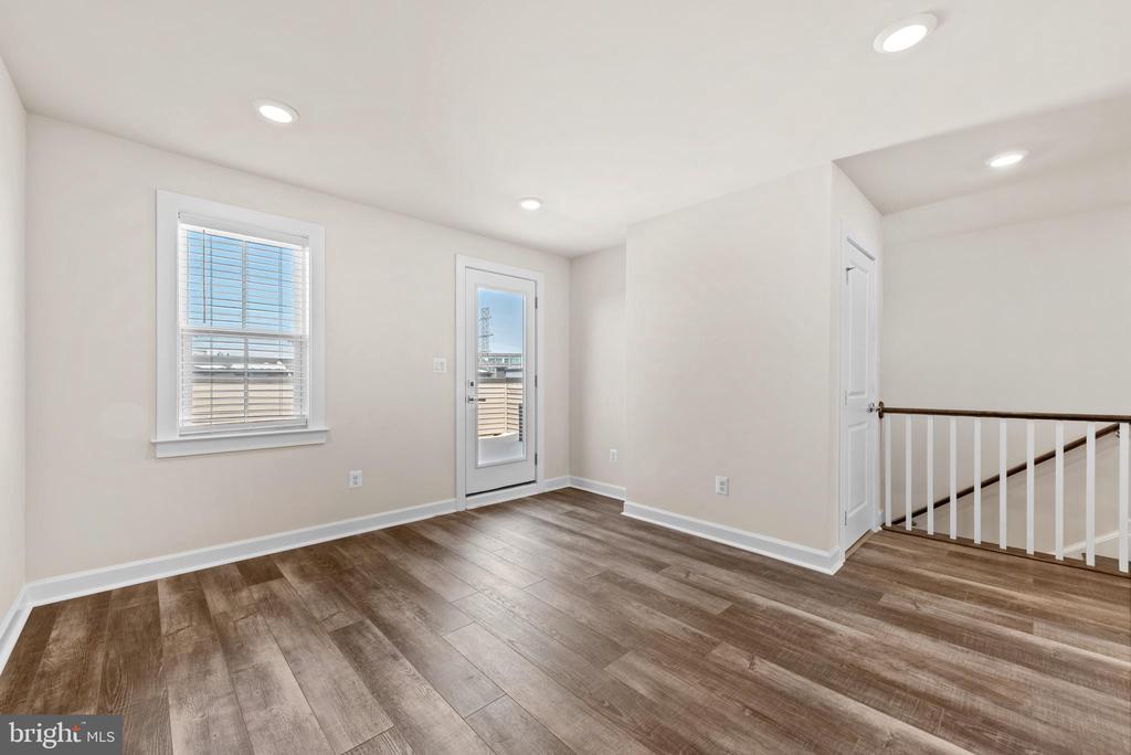 13039 HATTONTOWN SQUARE