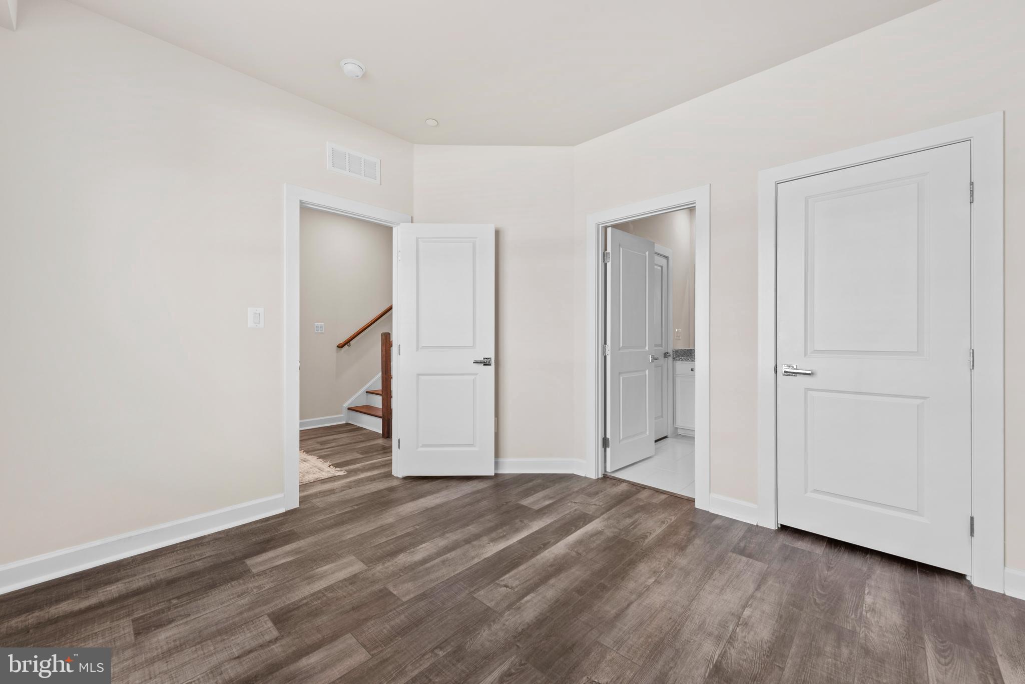 13039 HATTONTOWN SQUARE