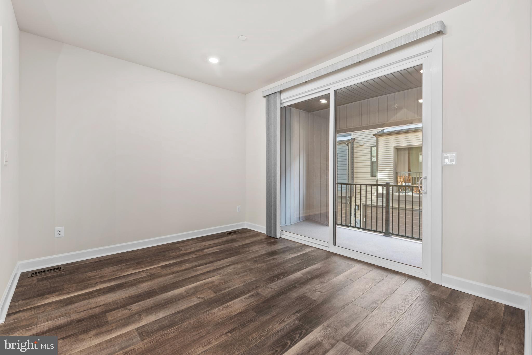 13039 HATTONTOWN SQUARE