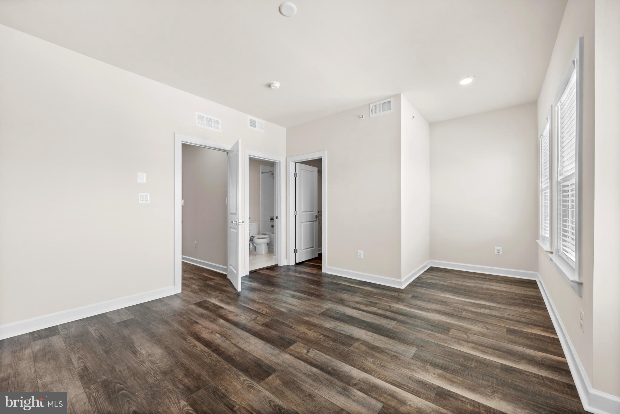 13039 HATTONTOWN SQUARE