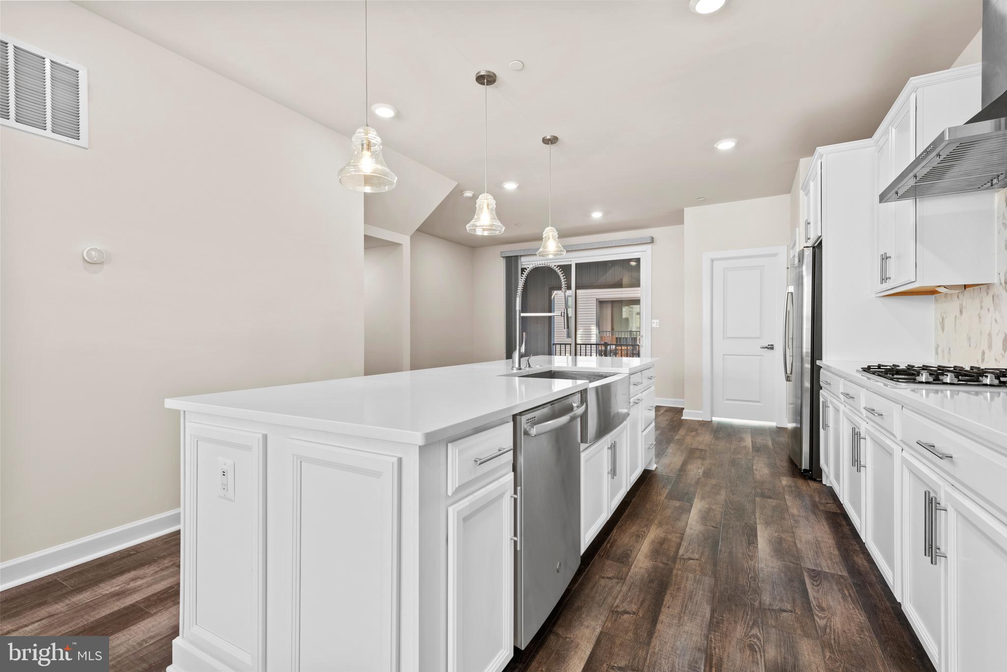 13039 HATTONTOWN SQUARE