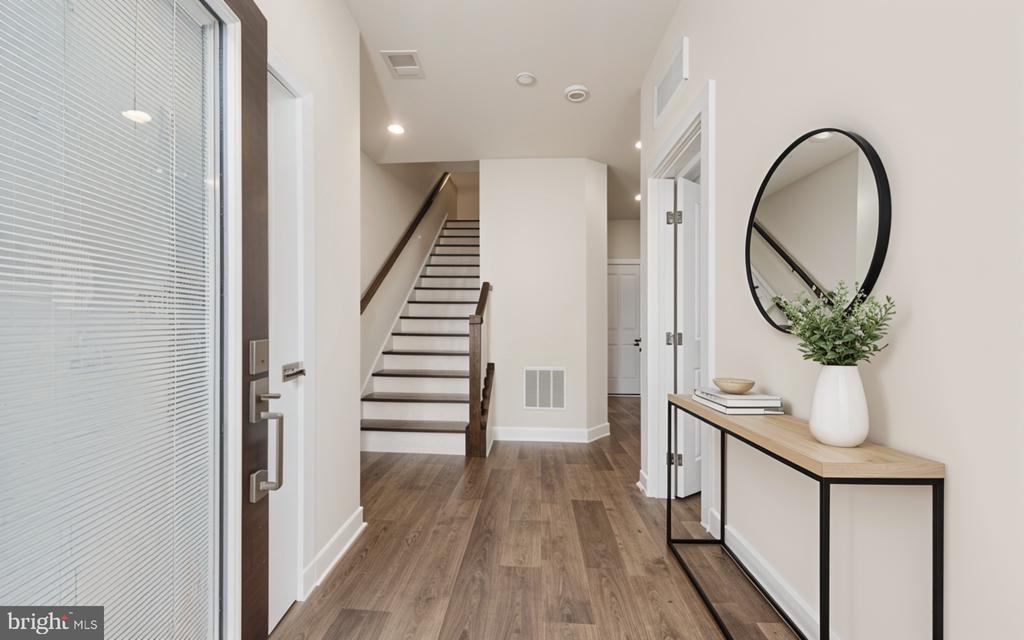 13039 HATTONTOWN SQUARE