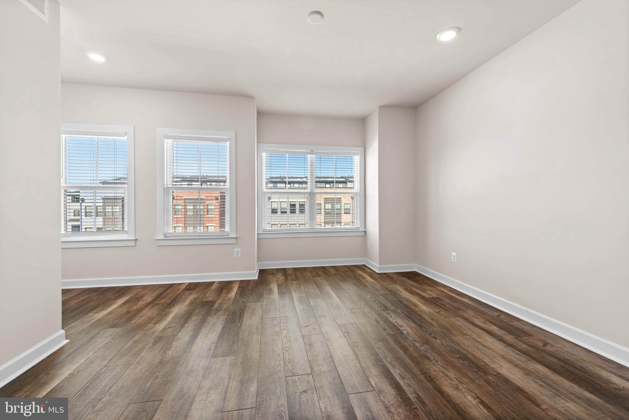 13039 HATTONTOWN SQUARE