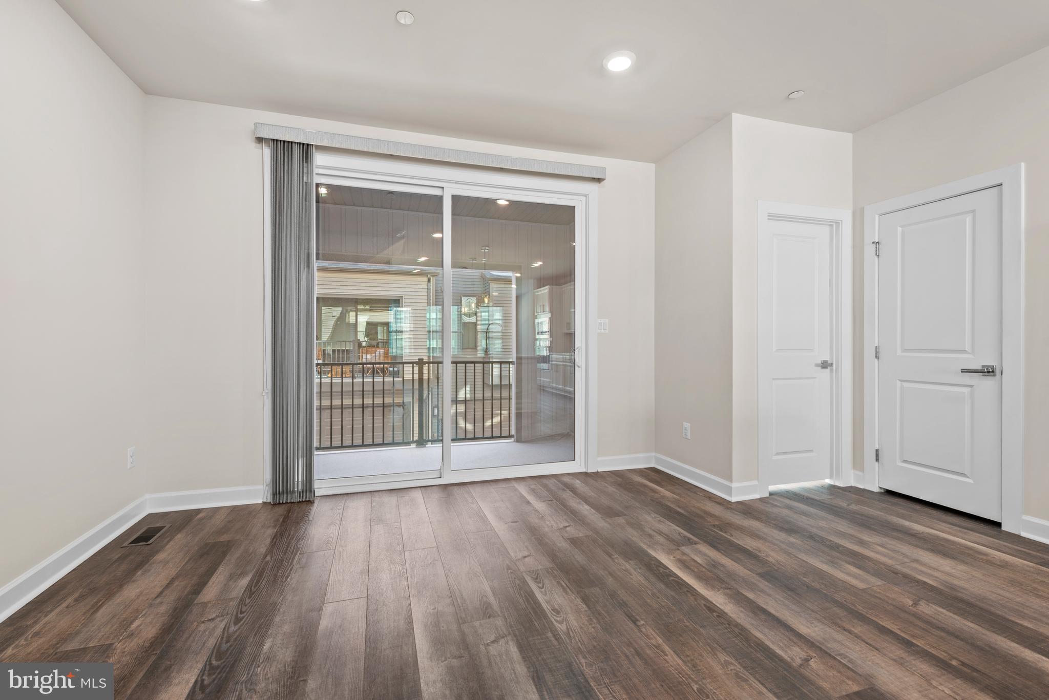 13039 HATTONTOWN SQUARE