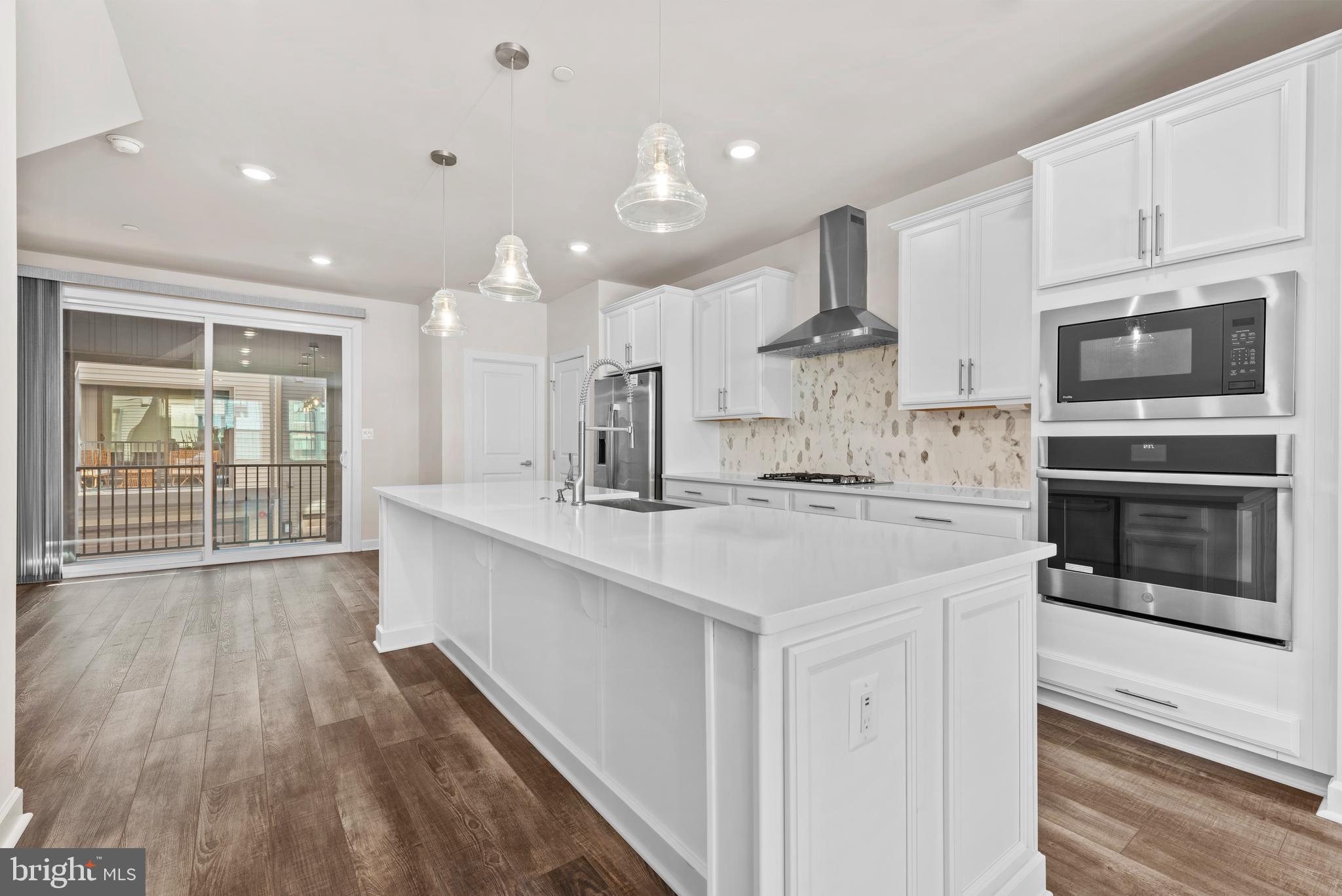 13039 HATTONTOWN SQUARE