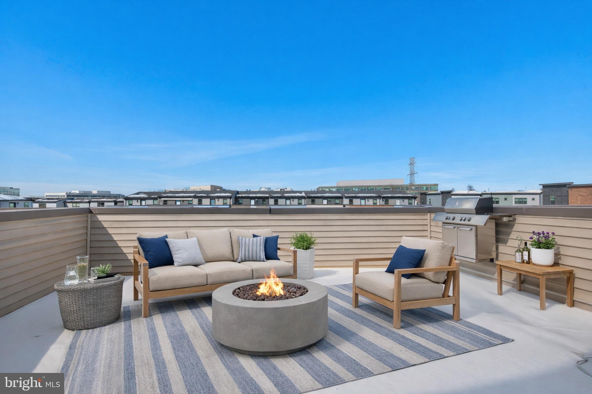 13039 HATTONTOWN SQUARE