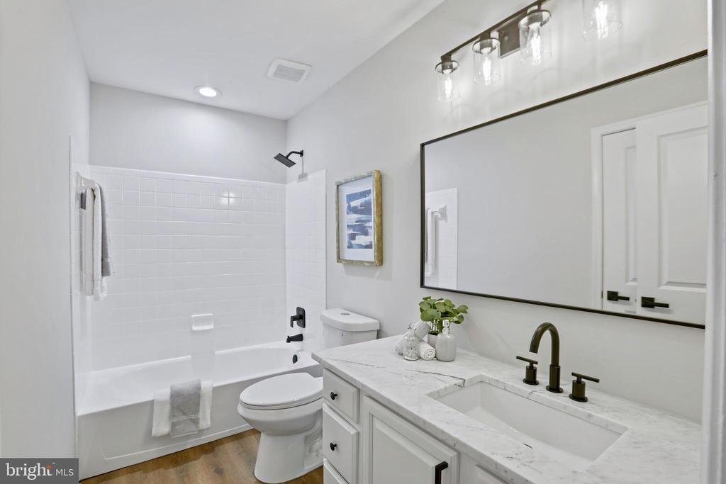 4565 GOSSAMER WAY
