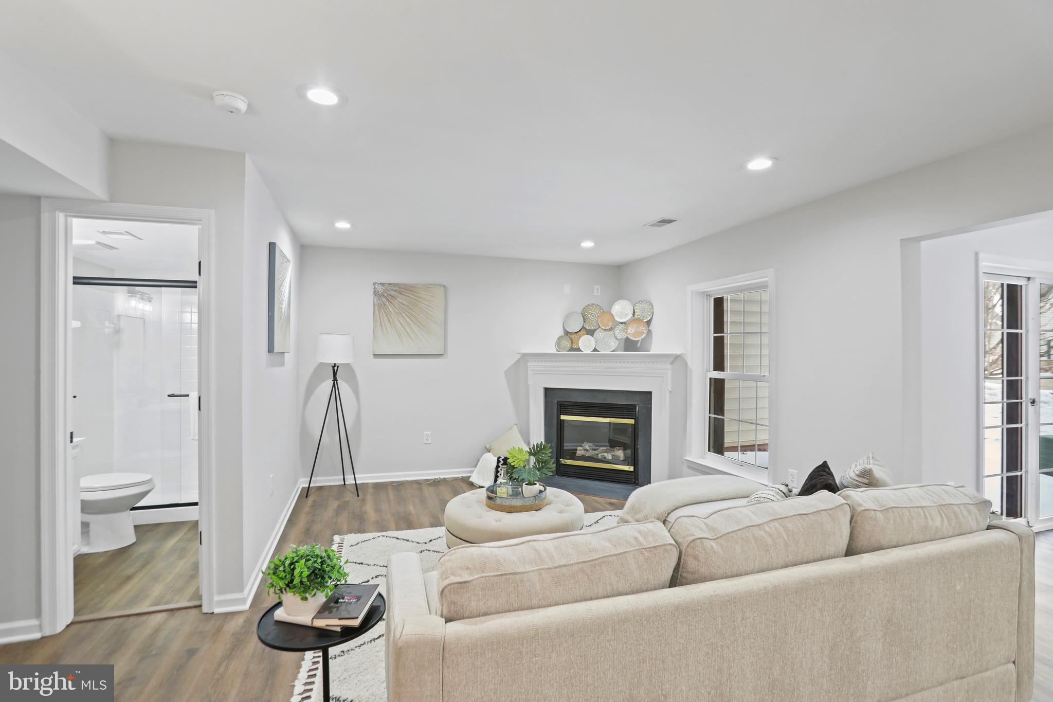 4565 GOSSAMER WAY