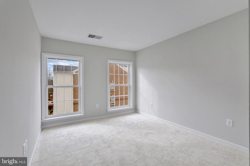 4565 GOSSAMER WAY