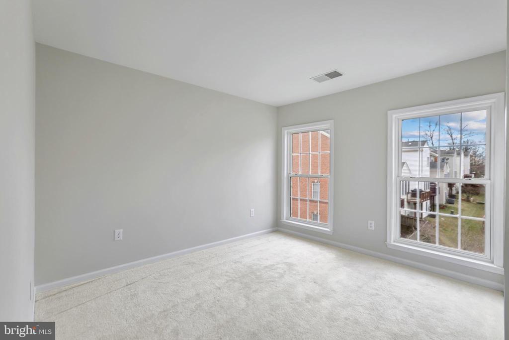 4565 GOSSAMER WAY
