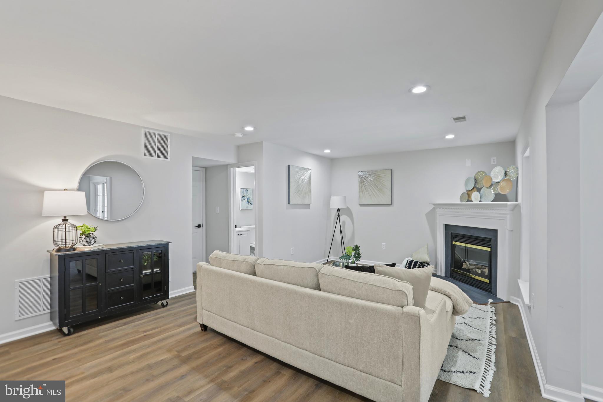 4565 GOSSAMER WAY