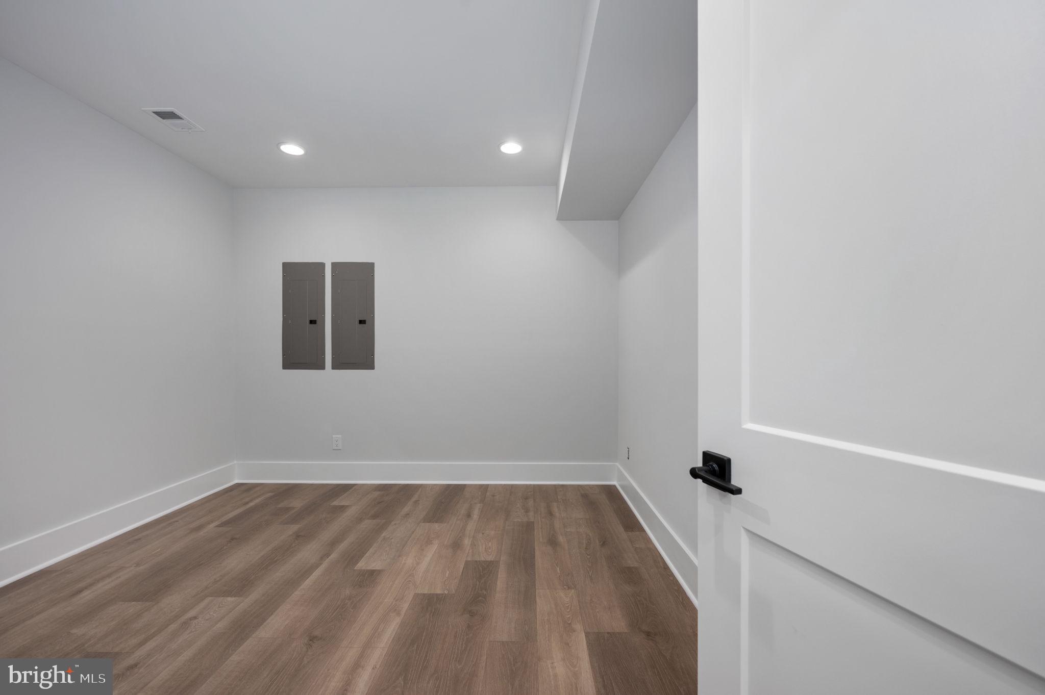 1022 HILLCREST DRIVE SW