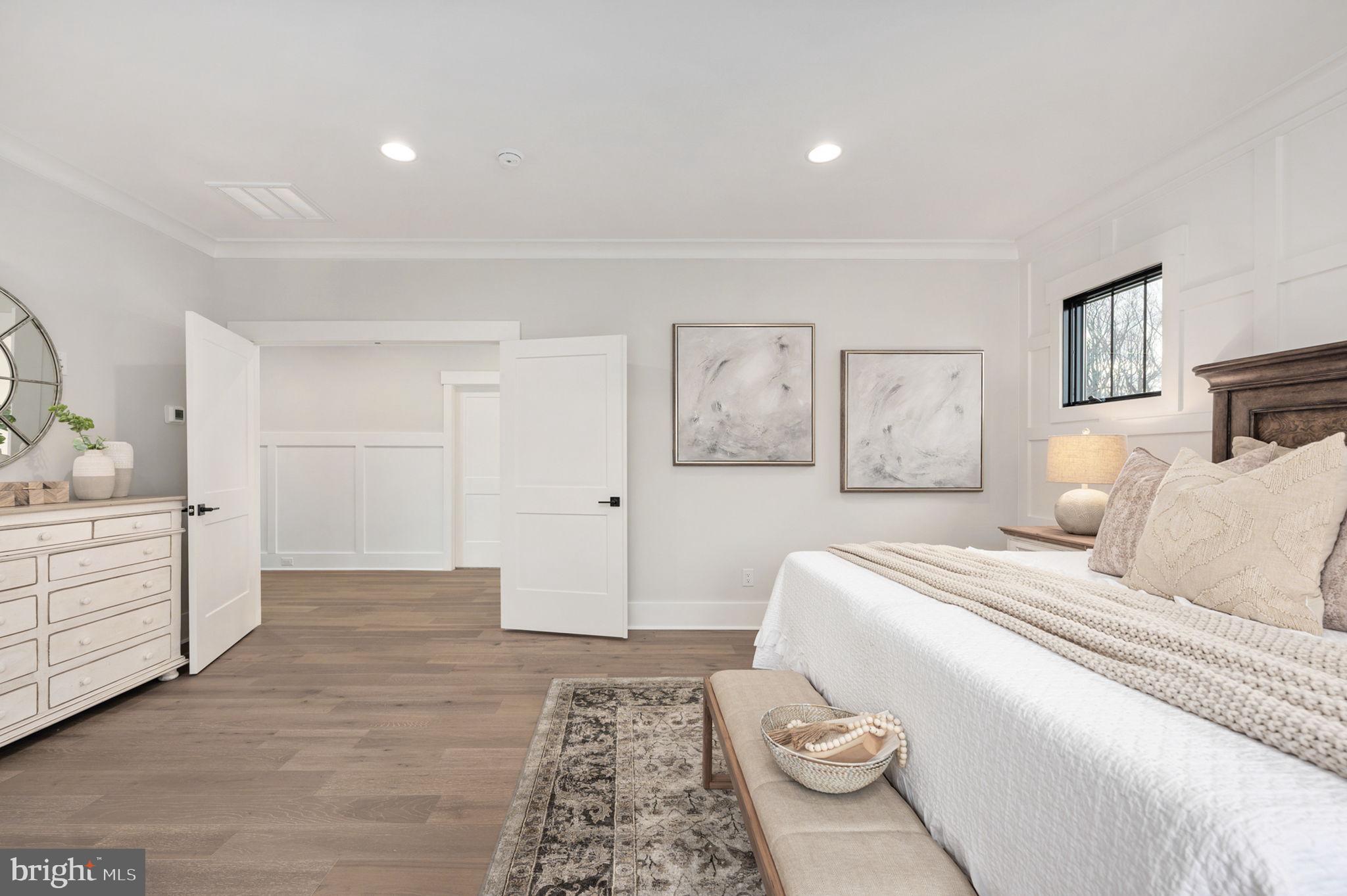 1022 HILLCREST DRIVE SW