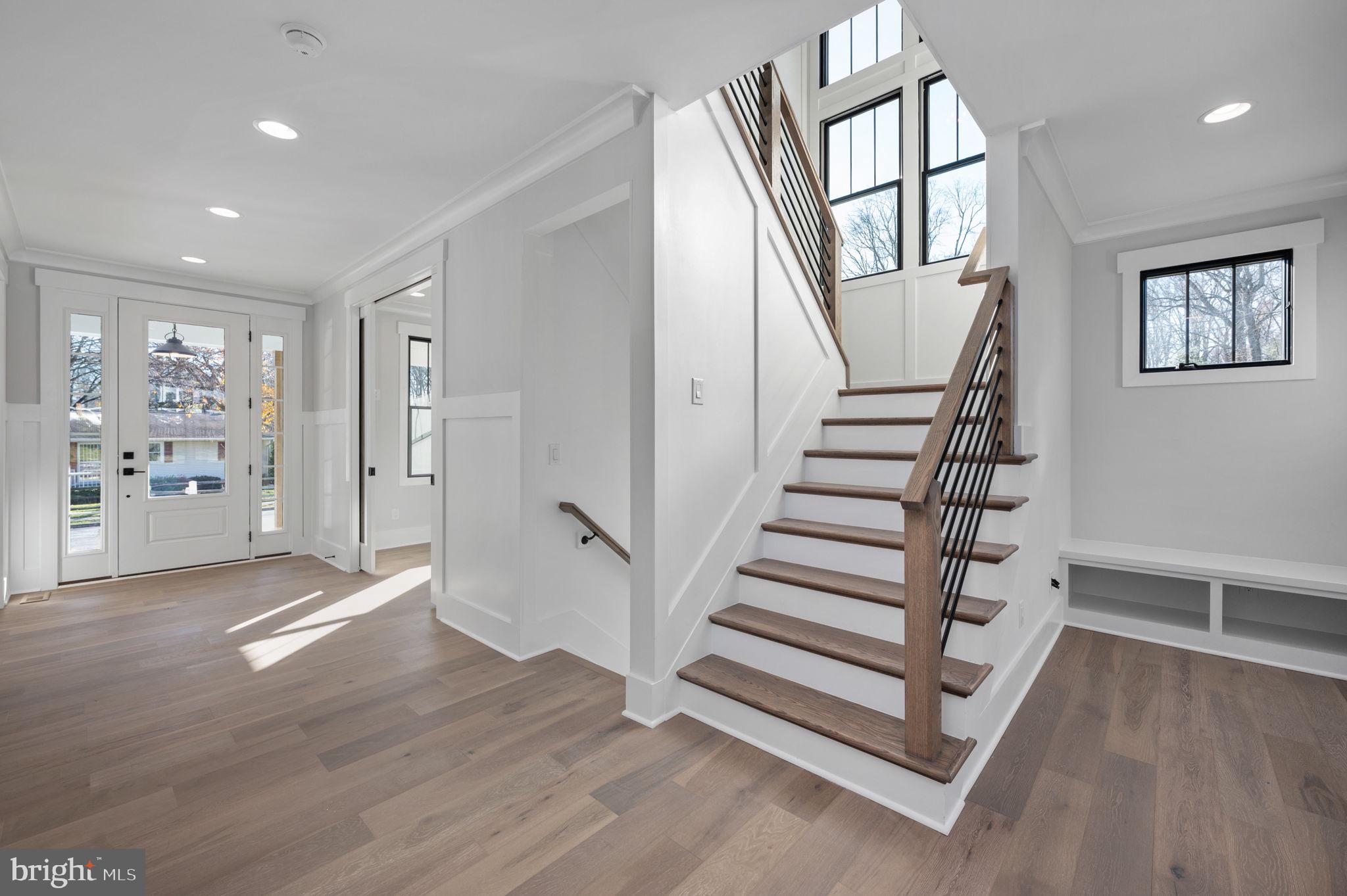 1022 HILLCREST DRIVE SW