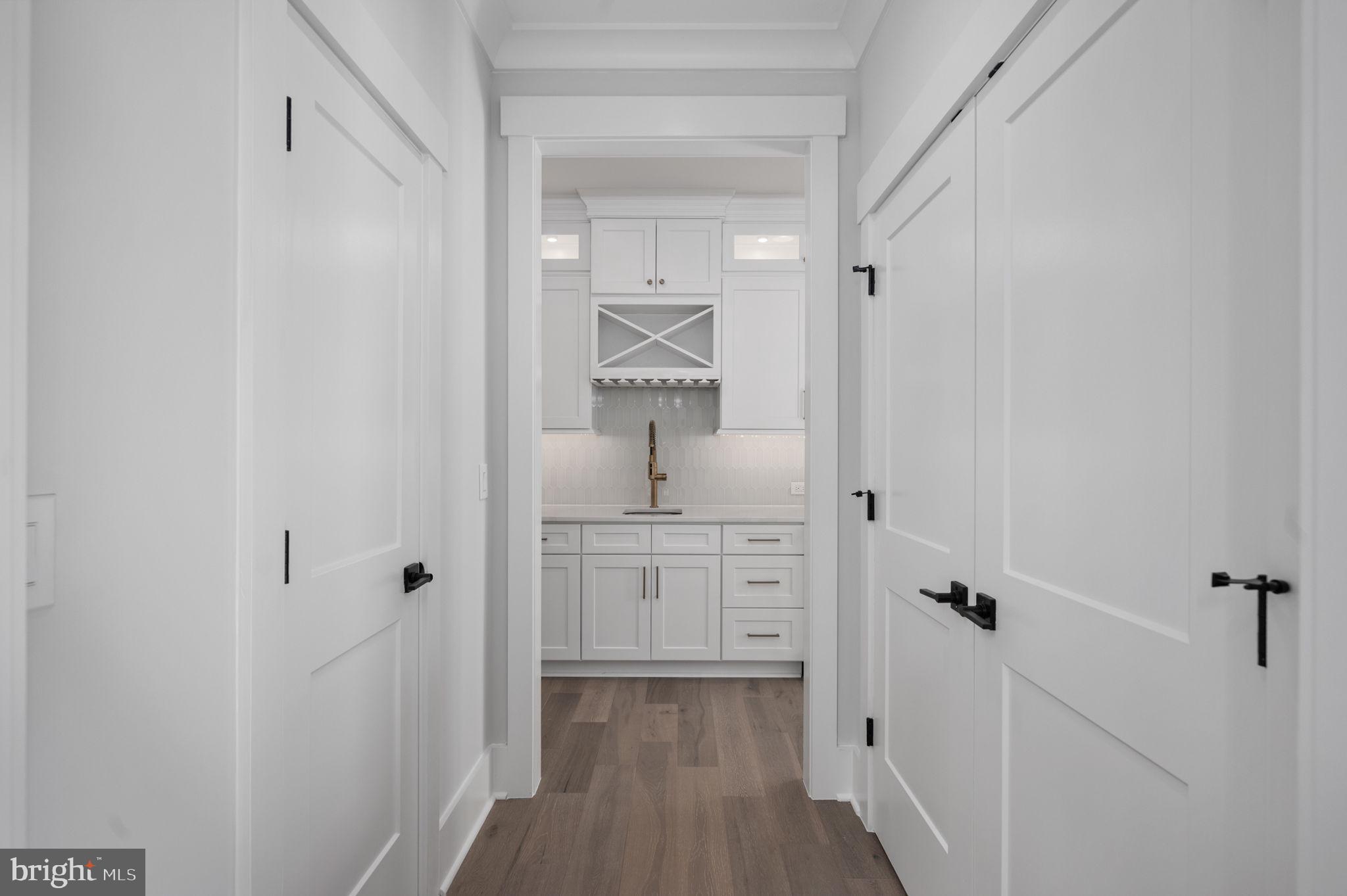 1022 HILLCREST DRIVE SW