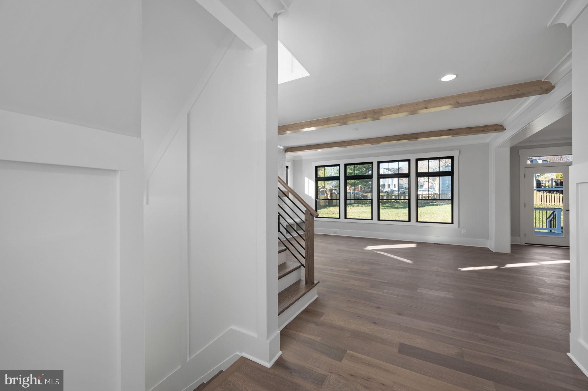 1022 HILLCREST DRIVE SW