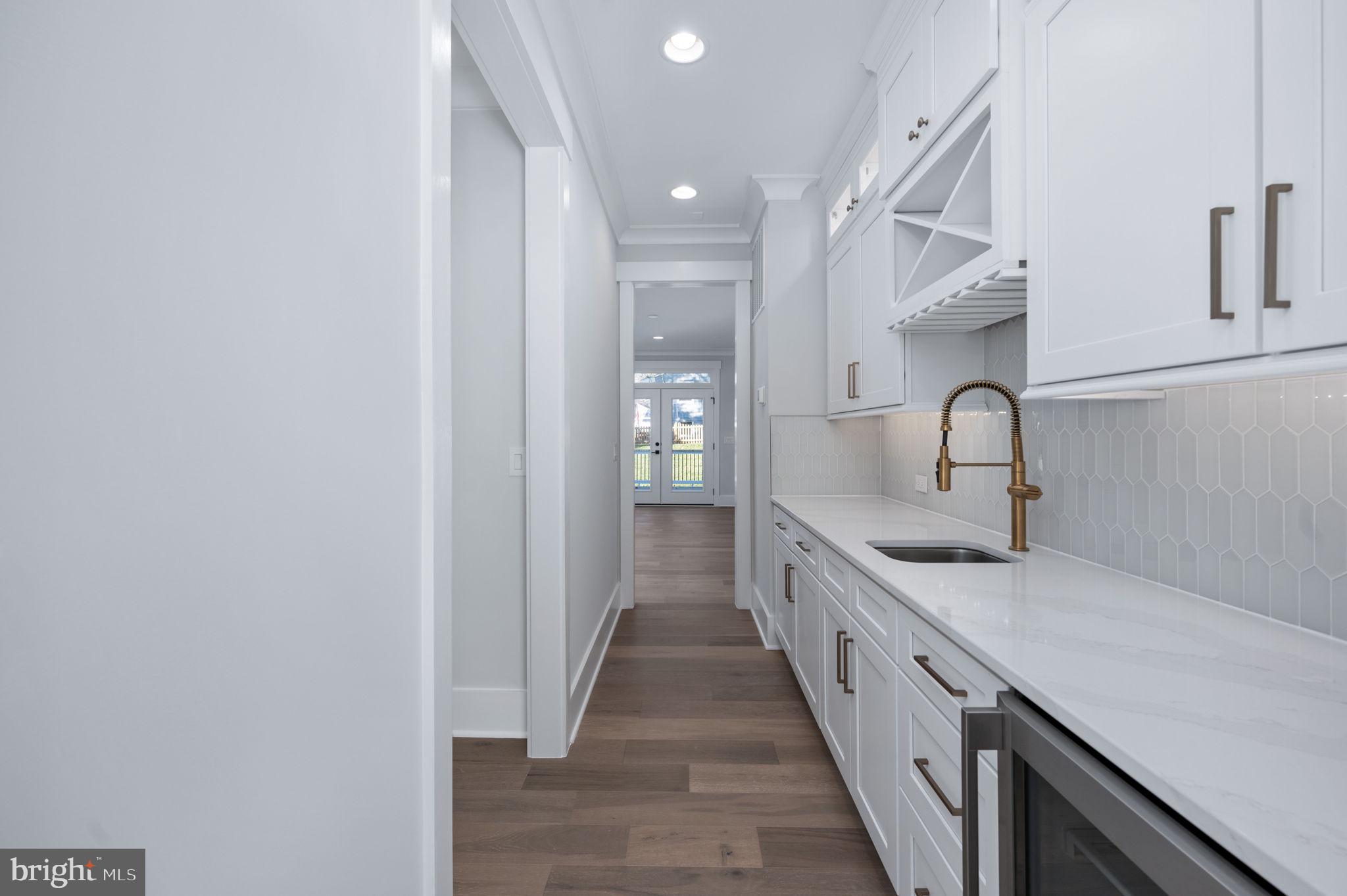 1022 HILLCREST DRIVE SW