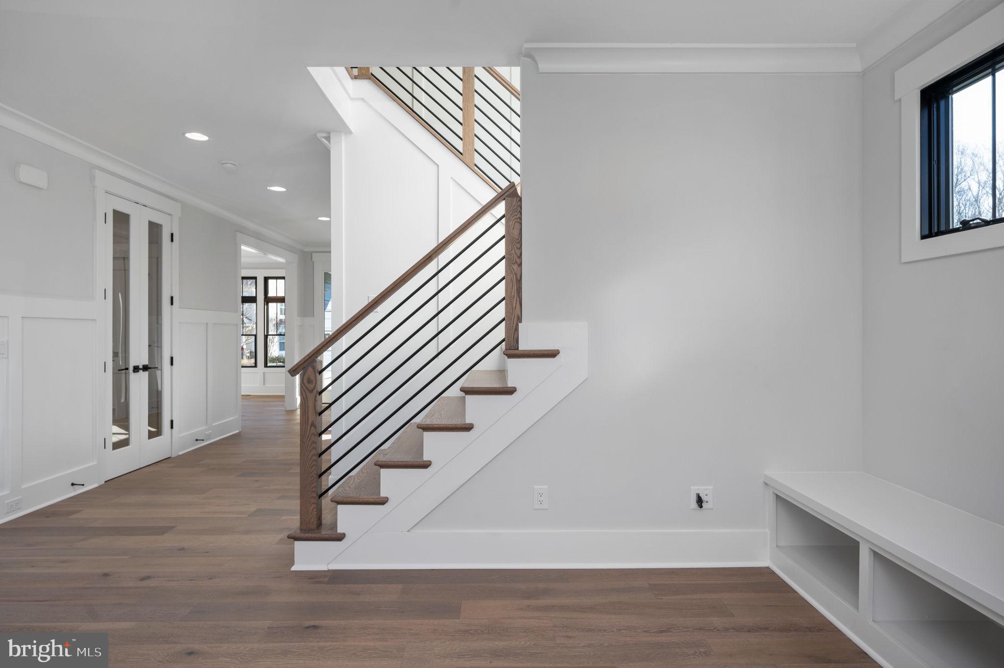 1022 HILLCREST DRIVE SW