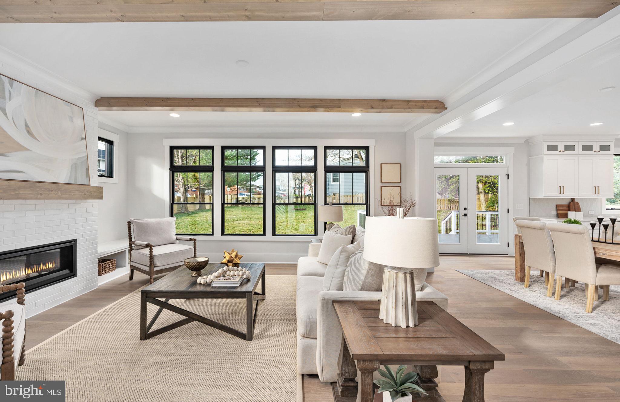 1022 HILLCREST DRIVE SW