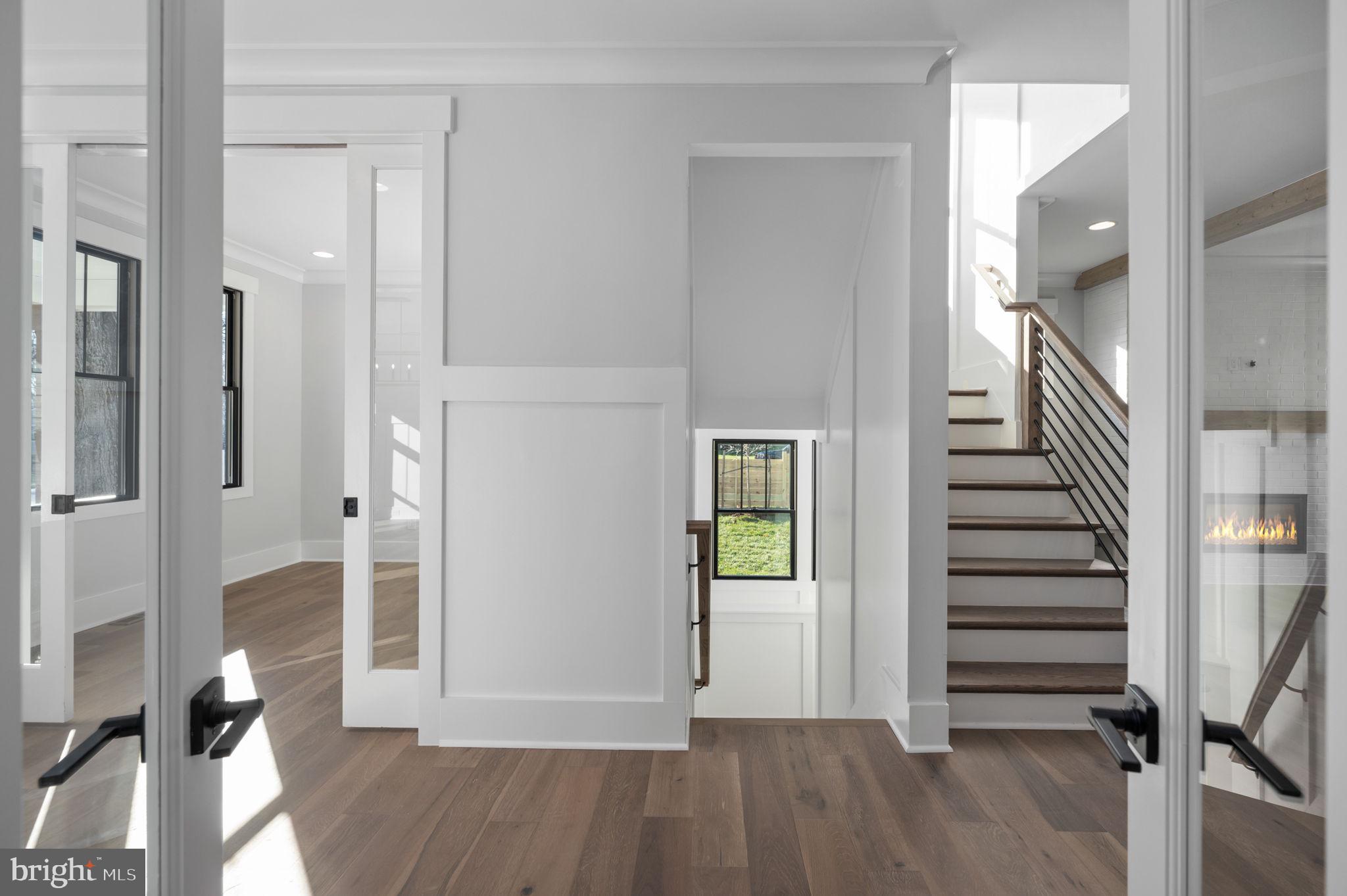 1022 HILLCREST DRIVE SW