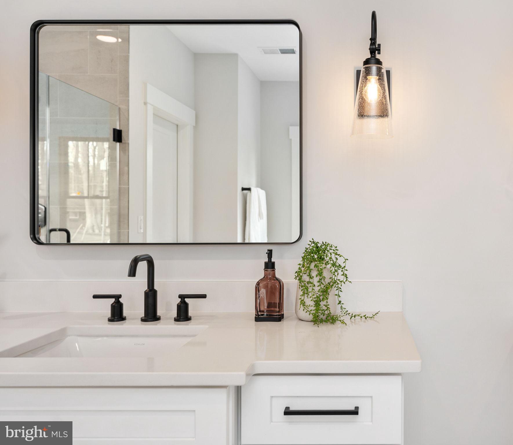 1022 HILLCREST DRIVE SW