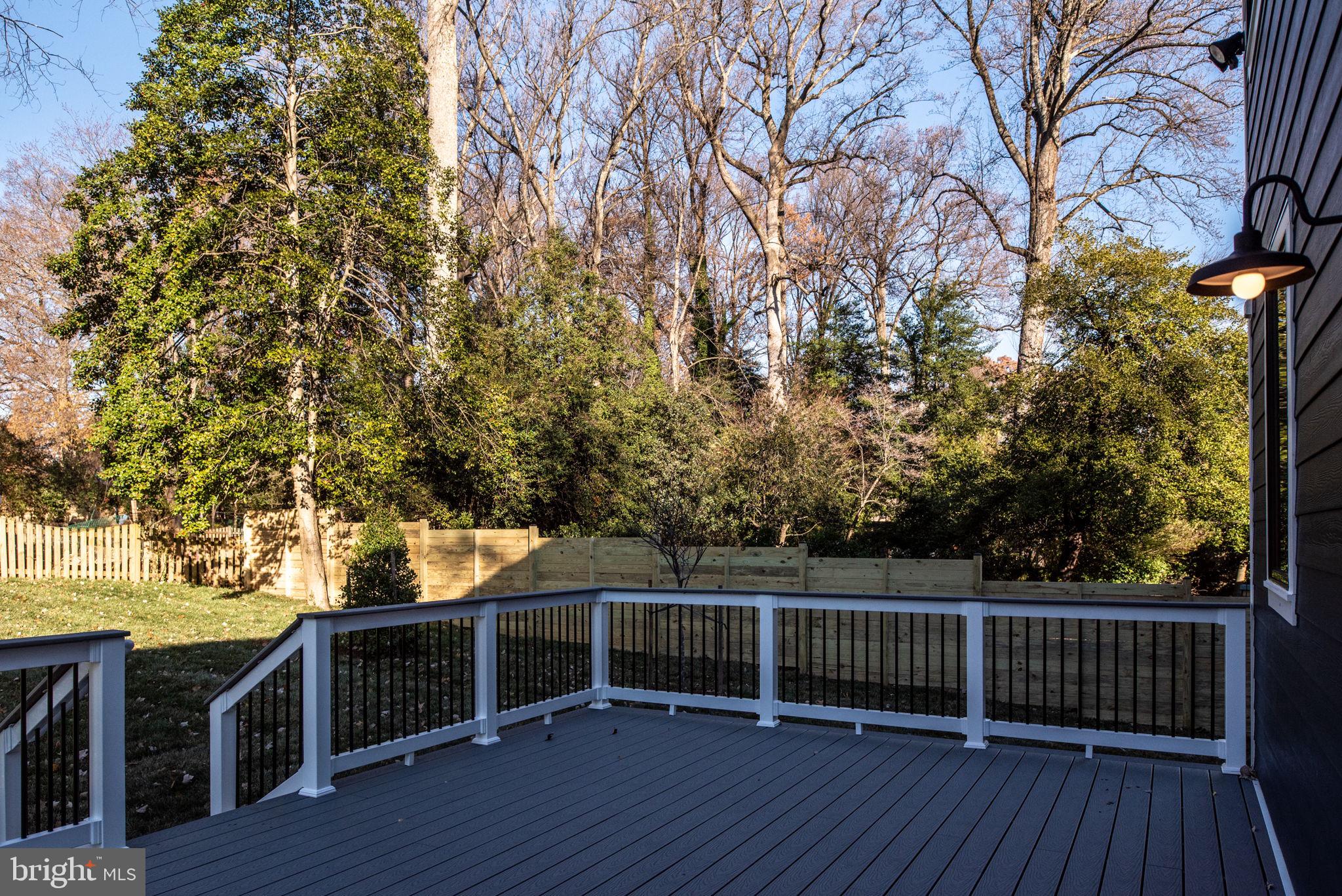 1022 HILLCREST DRIVE SW