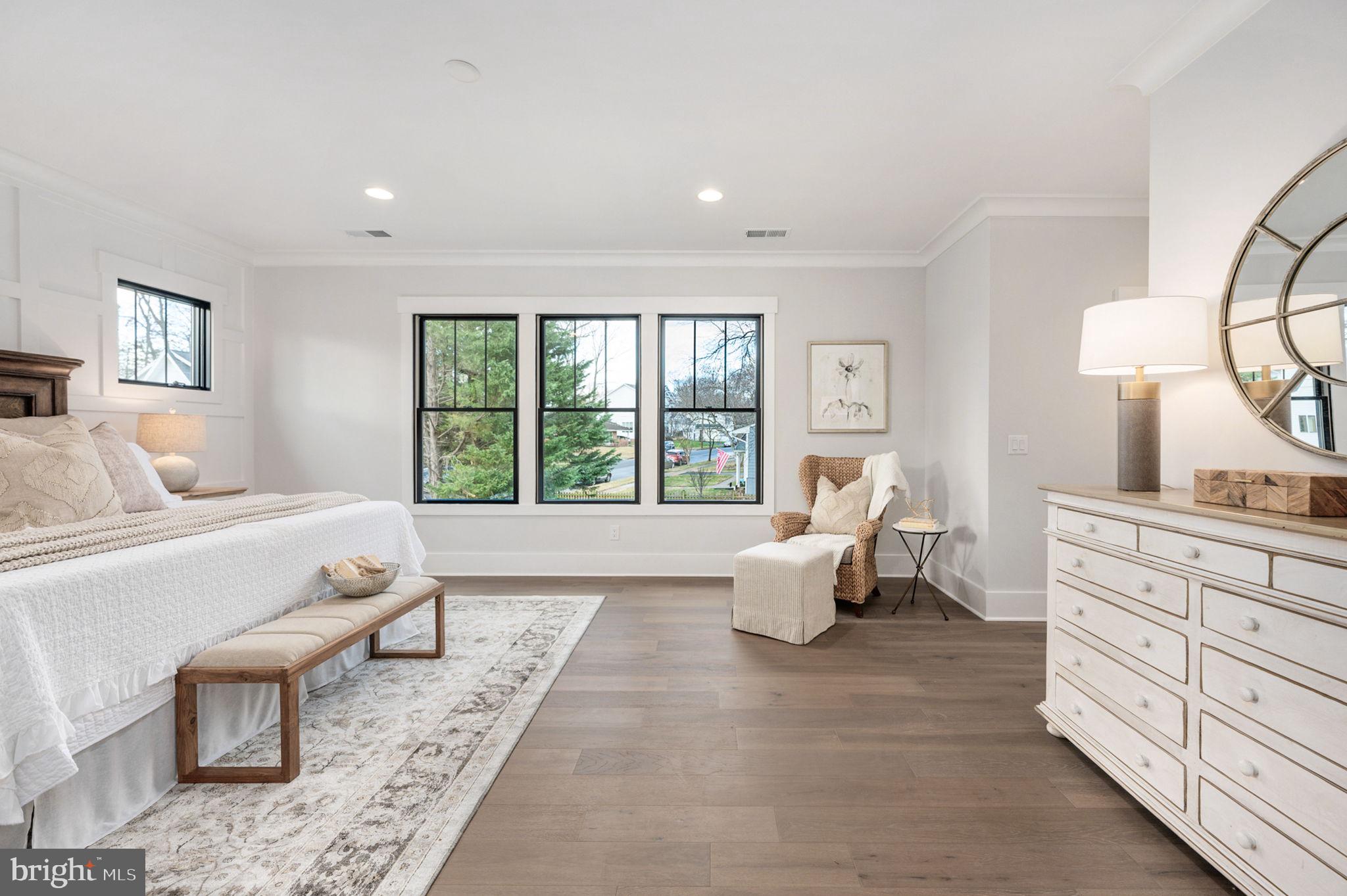 1022 HILLCREST DRIVE SW